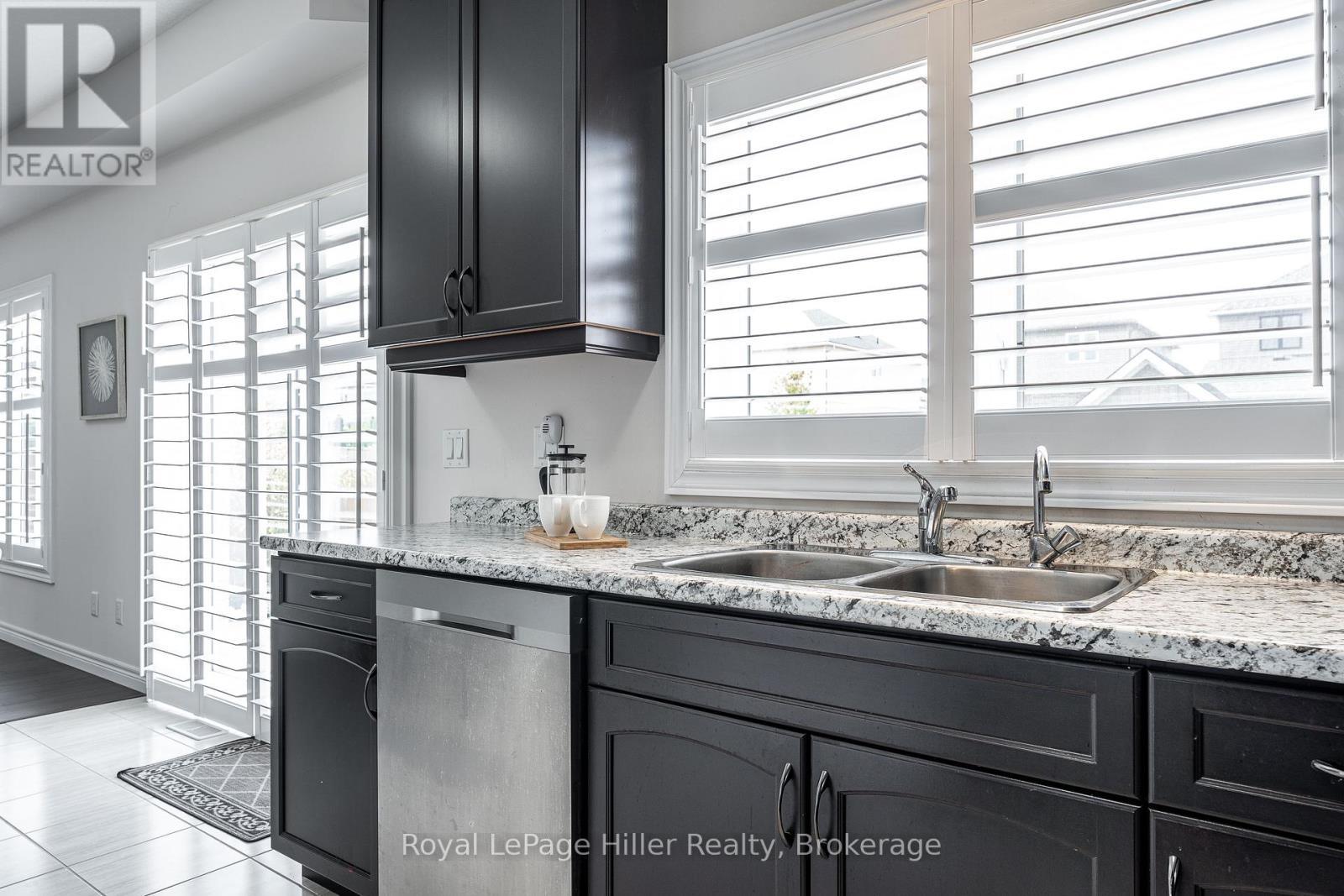 












112 THOMAS STREET

,
Stratford,




Ontario
N5A0E8

