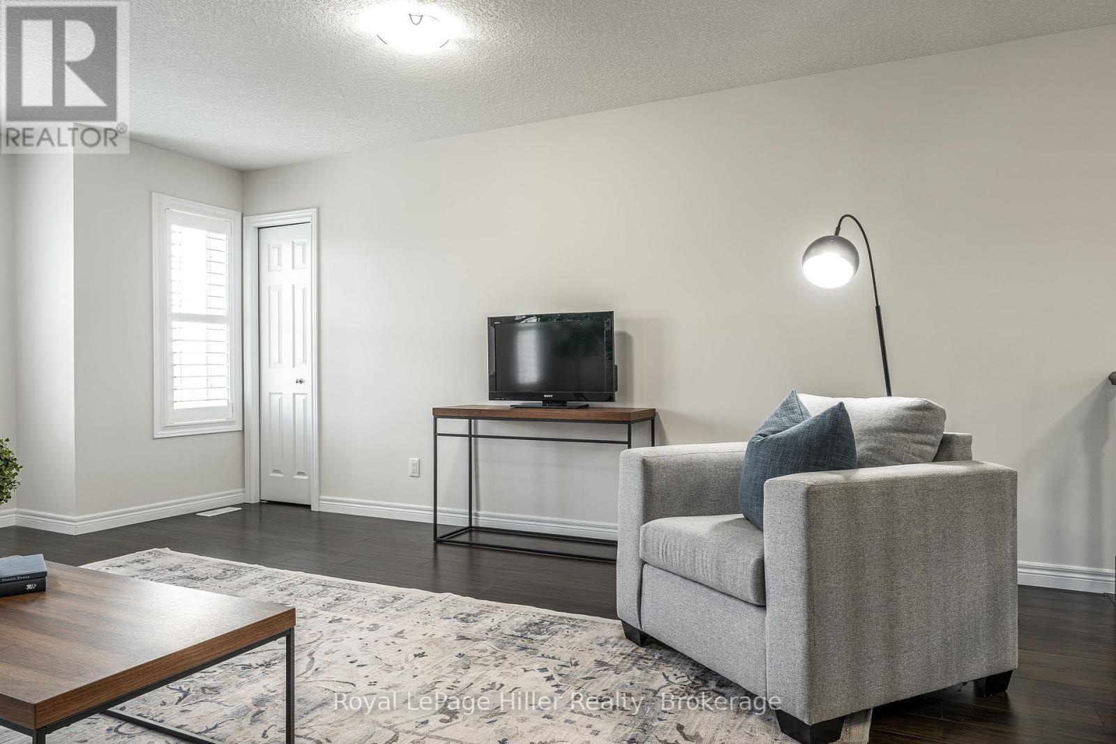 












112 THOMAS STREET

,
Stratford,




Ontario
N5A0E8

