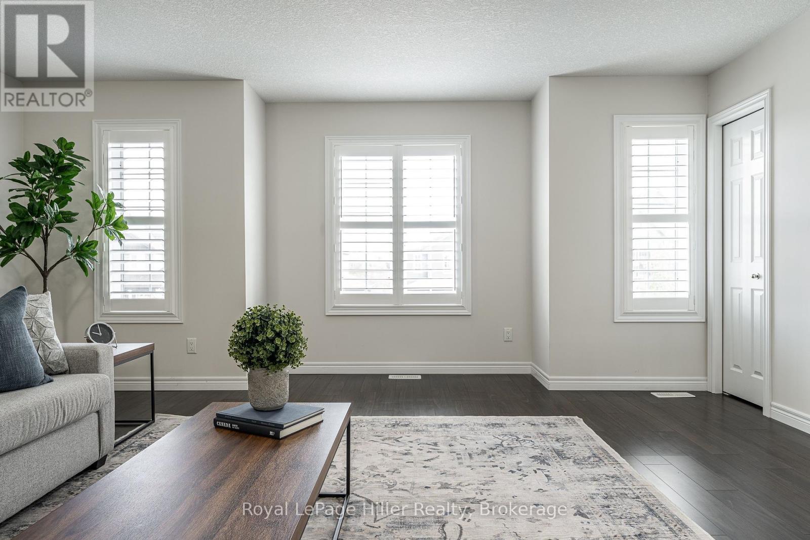 












112 THOMAS STREET

,
Stratford,




Ontario
N5A0E8

