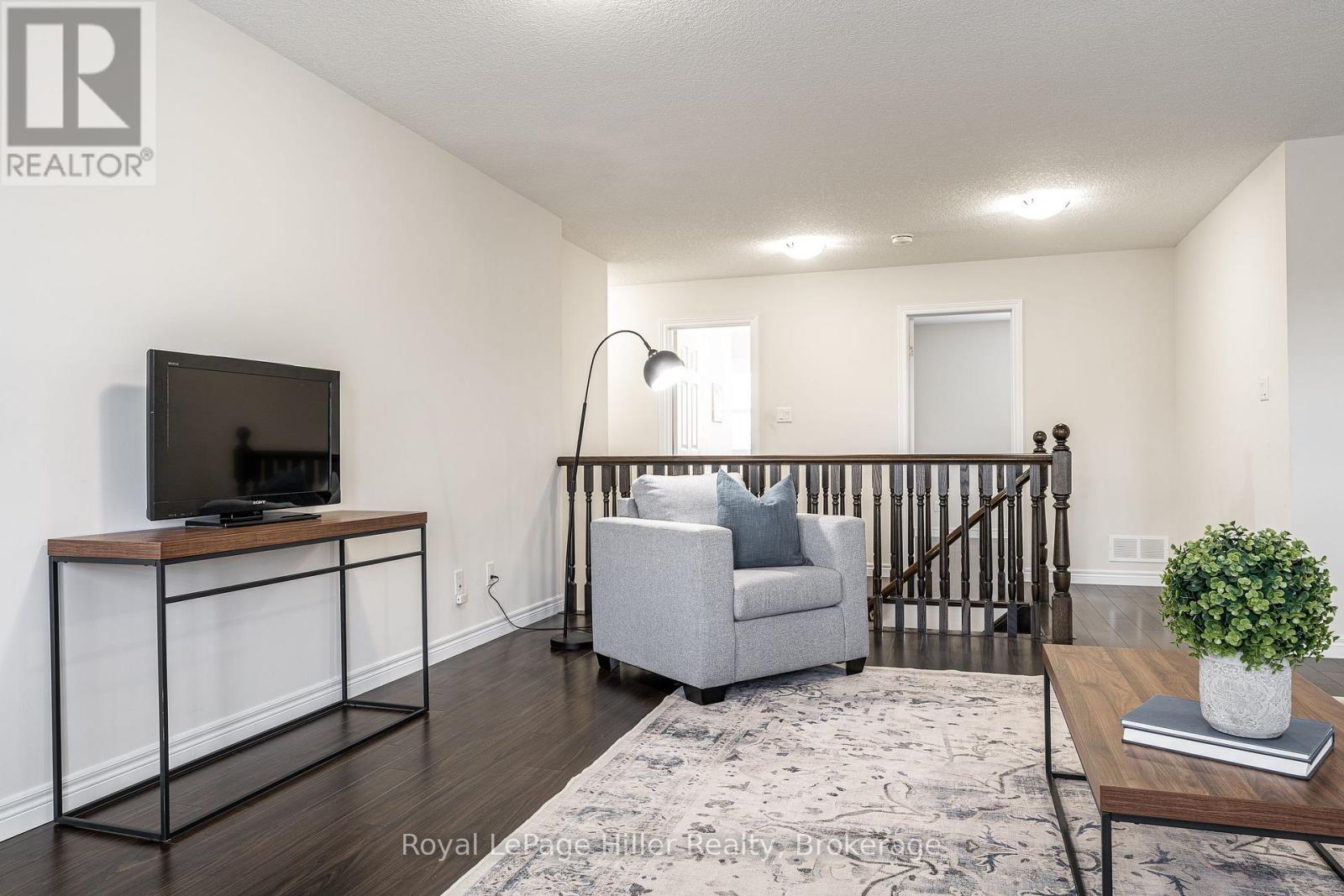 












112 THOMAS STREET

,
Stratford,




Ontario
N5A0E8

