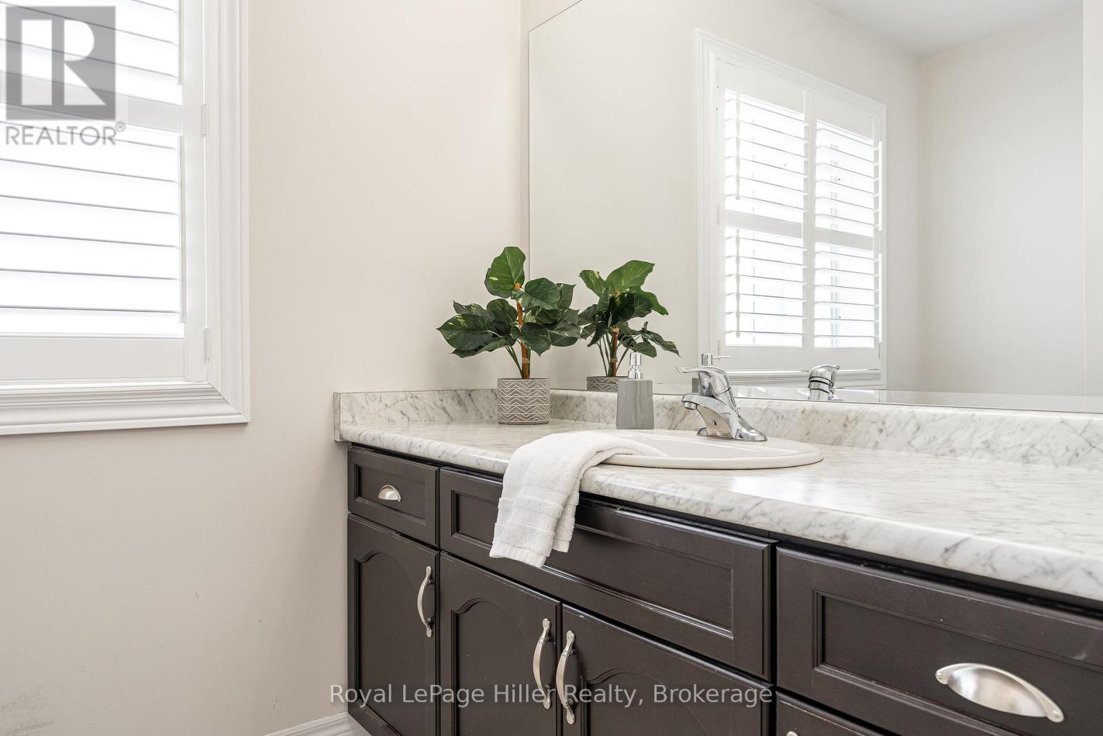 












112 THOMAS STREET

,
Stratford,




Ontario
N5A0E8

