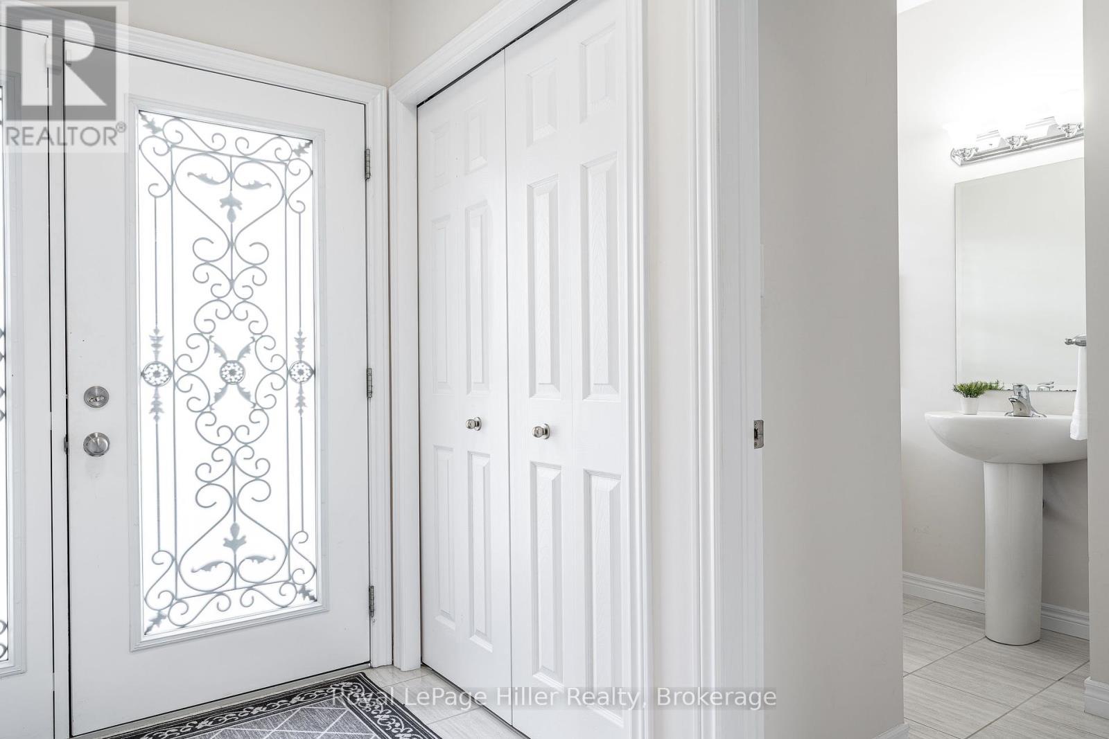 












112 THOMAS STREET

,
Stratford,




Ontario
N5A0E8

