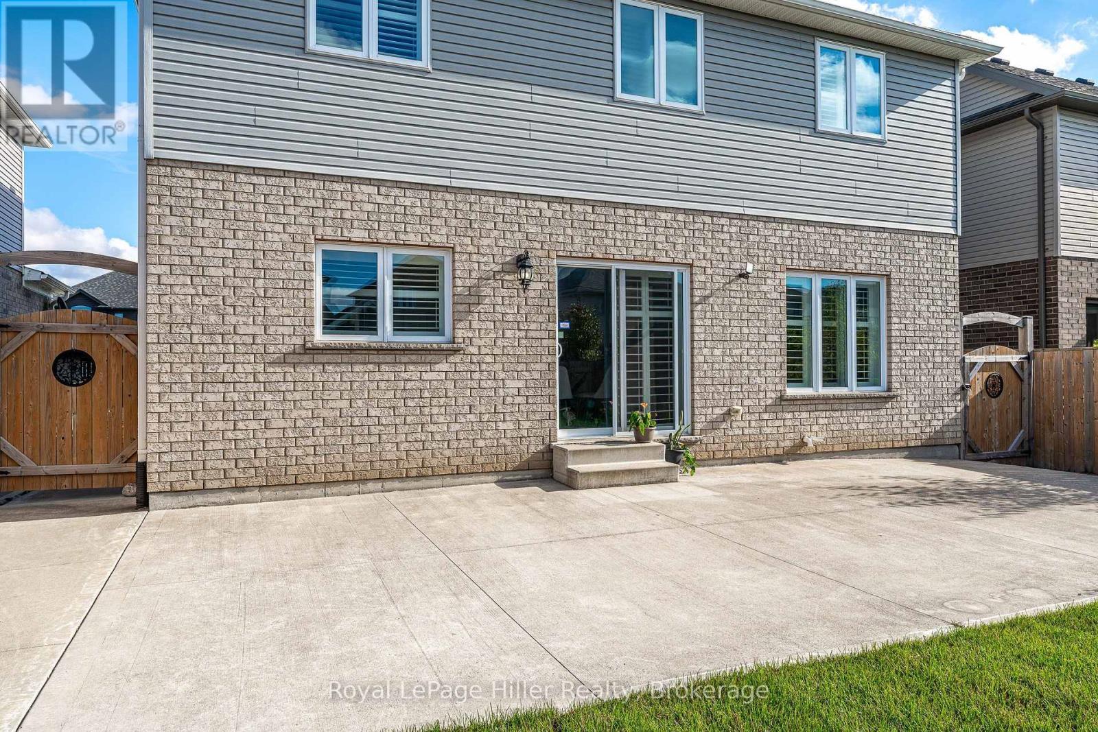 












112 THOMAS STREET

,
Stratford,




Ontario
N5A0E8

