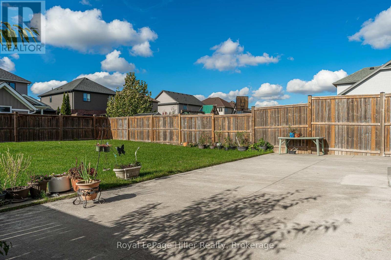 












112 THOMAS STREET

,
Stratford,




Ontario
N5A0E8

