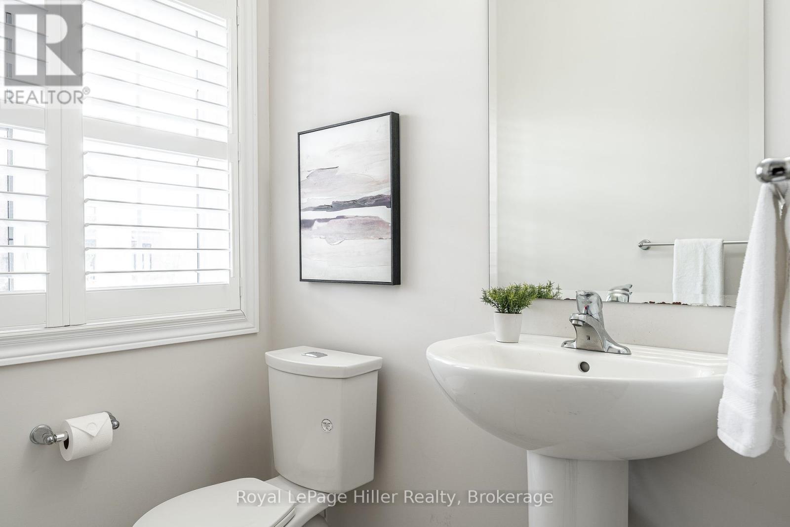 












112 THOMAS STREET

,
Stratford,




Ontario
N5A0E8

