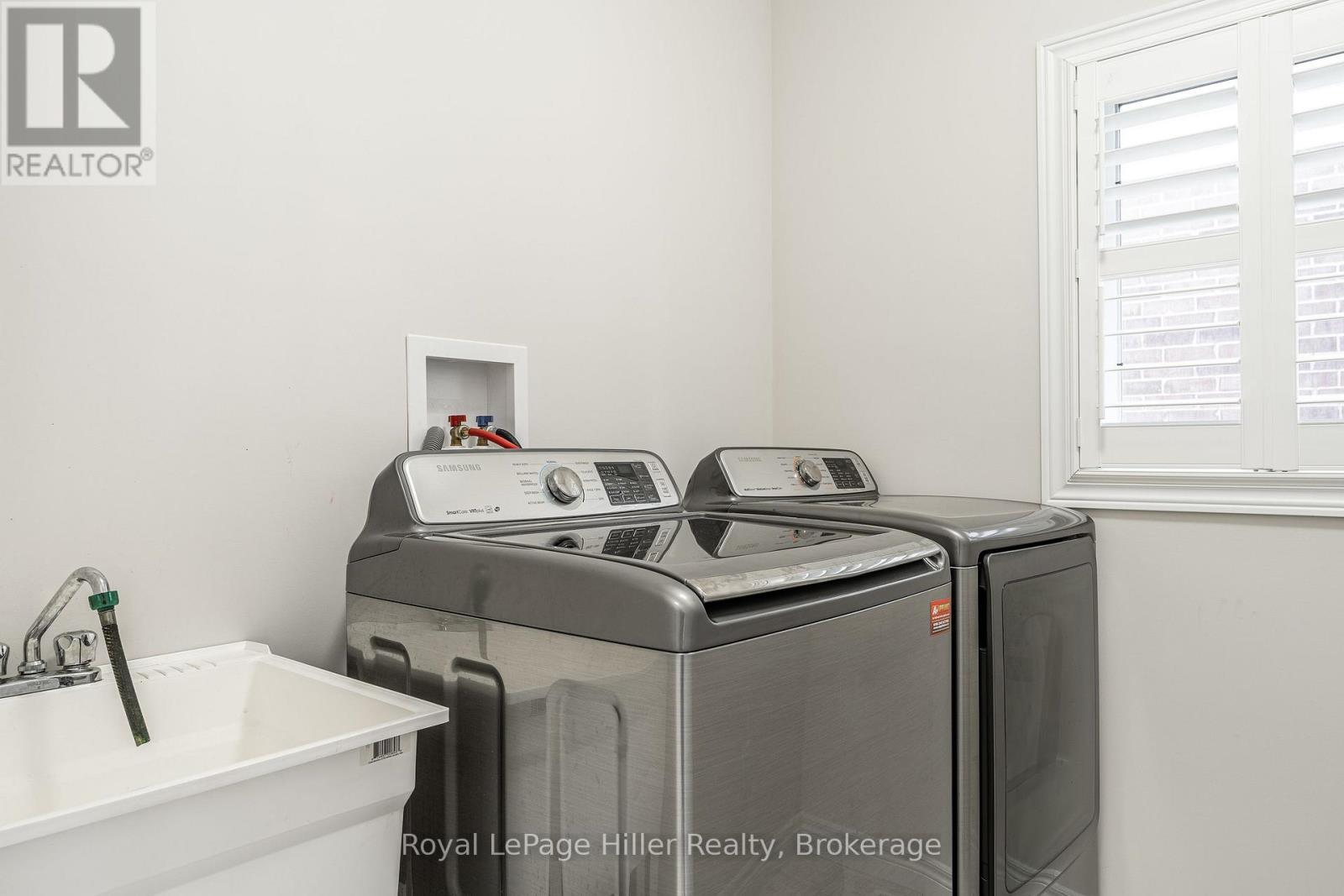 












112 THOMAS STREET

,
Stratford,




Ontario
N5A0E8

