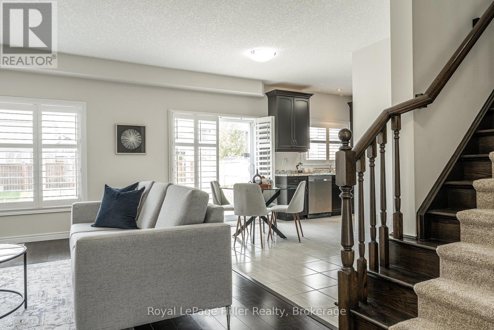 












112 THOMAS STREET

,
Stratford,




Ontario
N5A0E8

