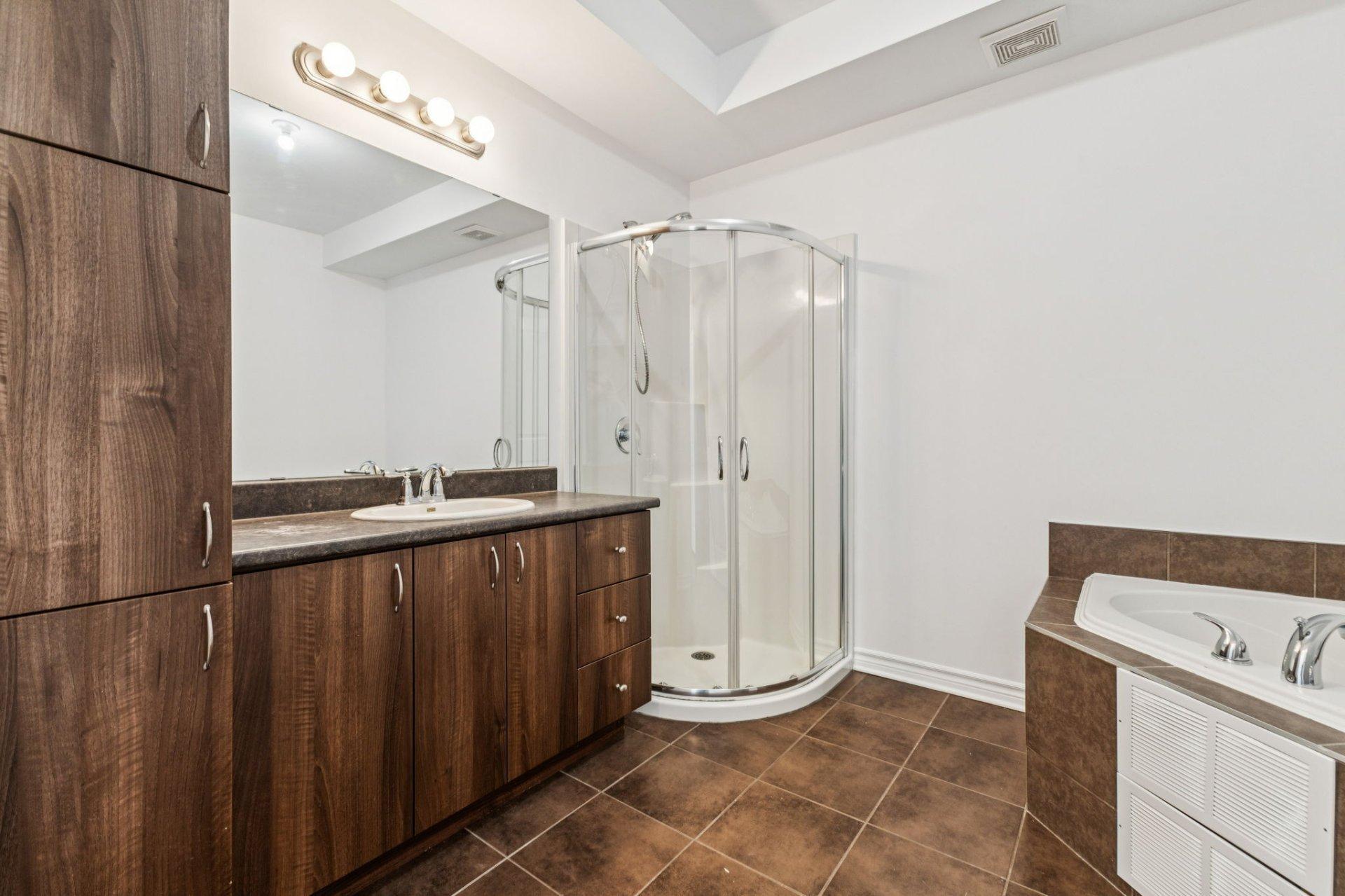 









629


Boul. des Grives

, 2,
Gatineau (Hull),




QC
J9A0C2

