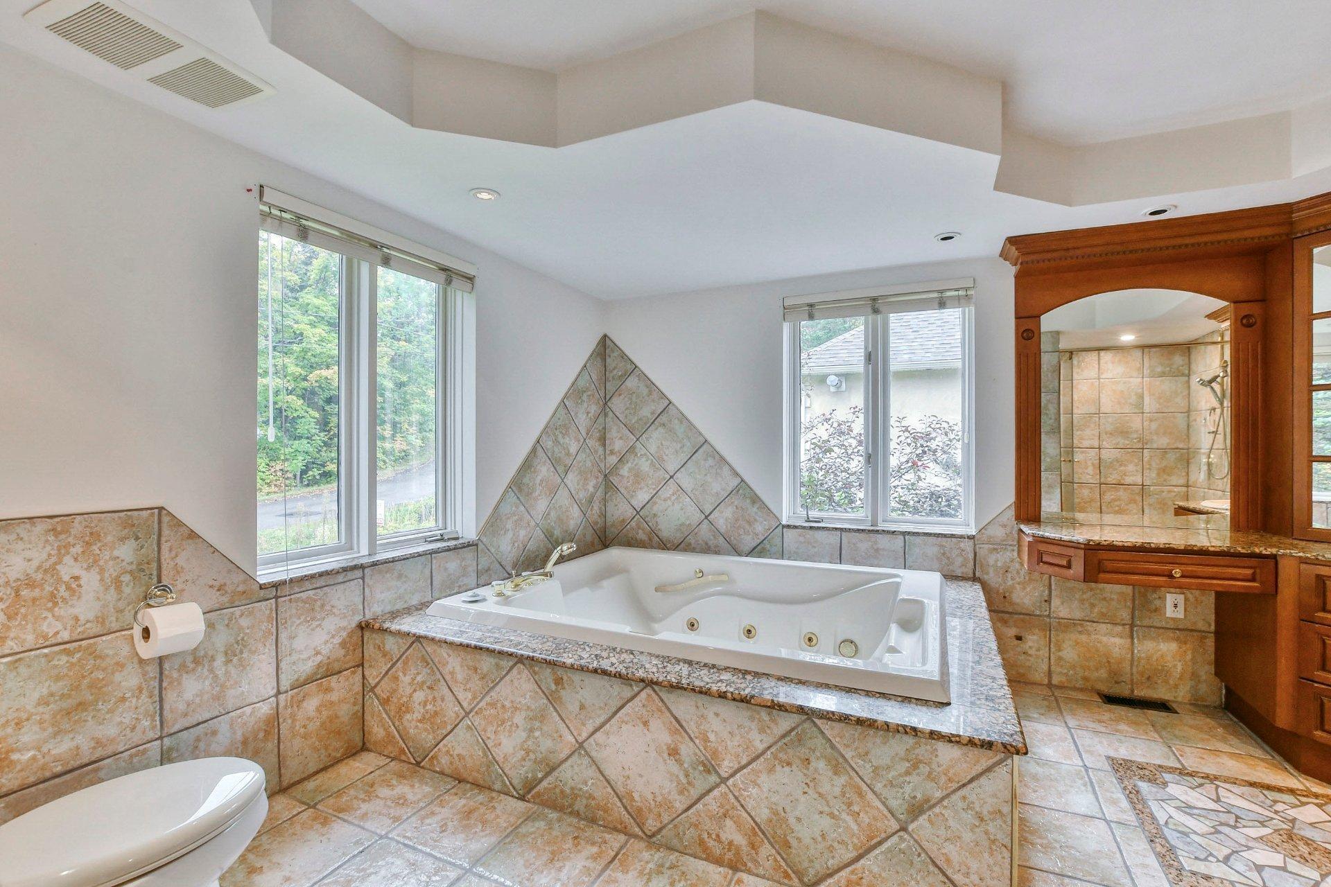 









116


Ch. des Topazes

,
Saint-Sauveur,




QC
J0R1R2

