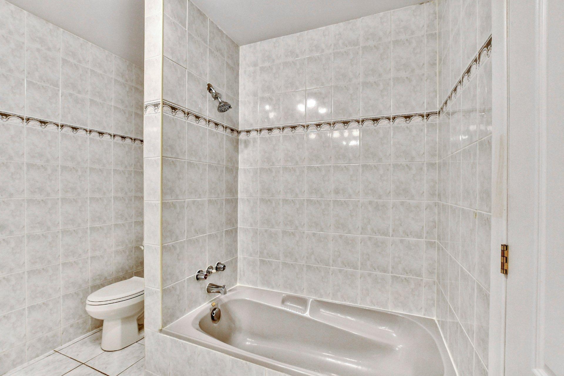 









116


Ch. des Topazes

,
Saint-Sauveur,




QC
J0R1R2

