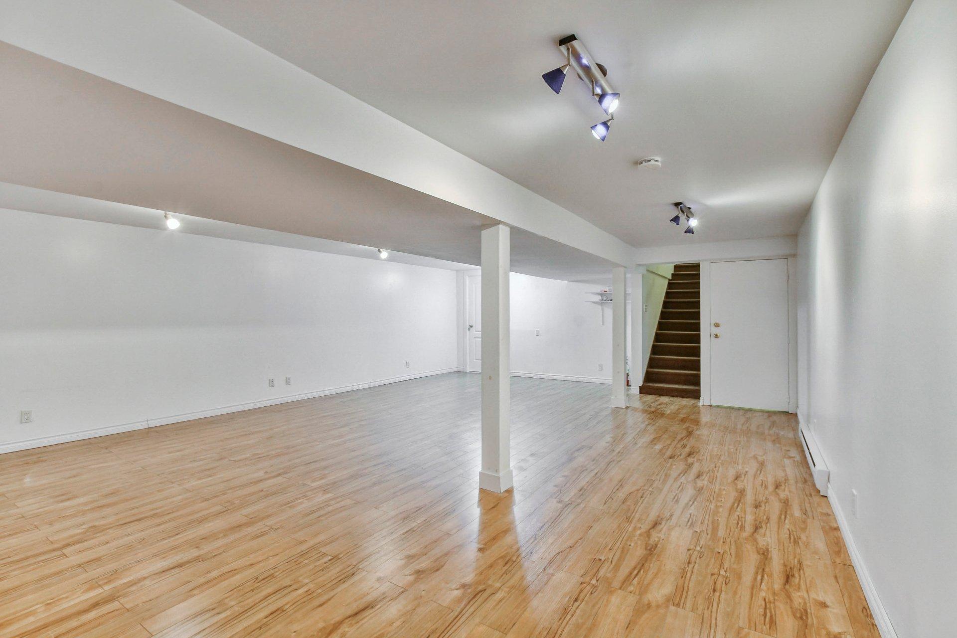 









116


Ch. des Topazes

,
Saint-Sauveur,




QC
J0R1R2


