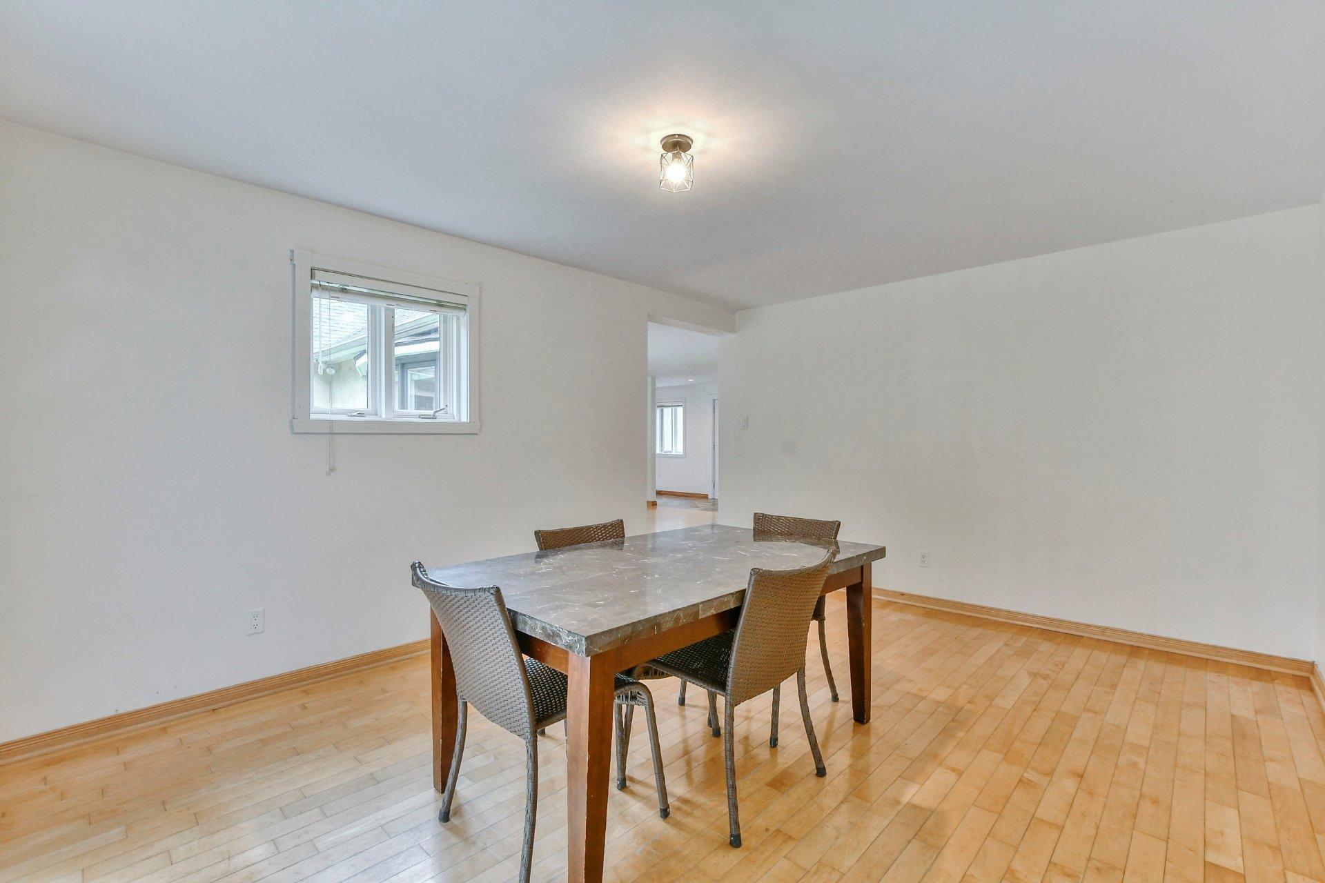 









116


Ch. des Topazes

,
Saint-Sauveur,




QC
J0R1R2

