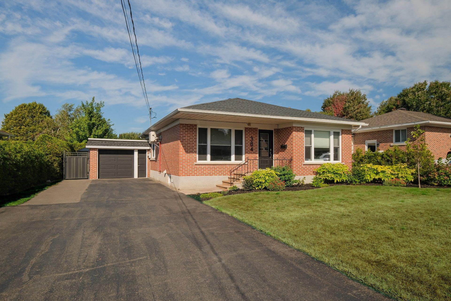 









384


Rue Bégin

,
Granby,




QC
J2G5P8

