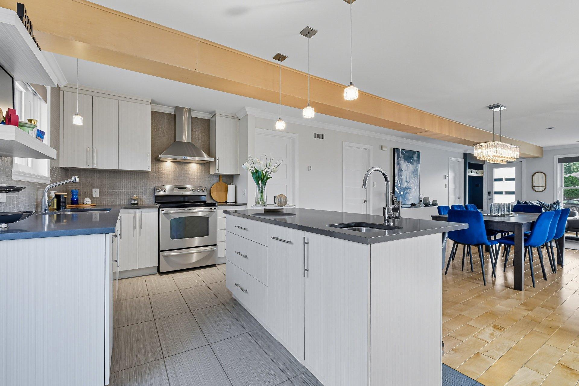 









384


Rue Bégin

,
Granby,




QC
J2G5P8

