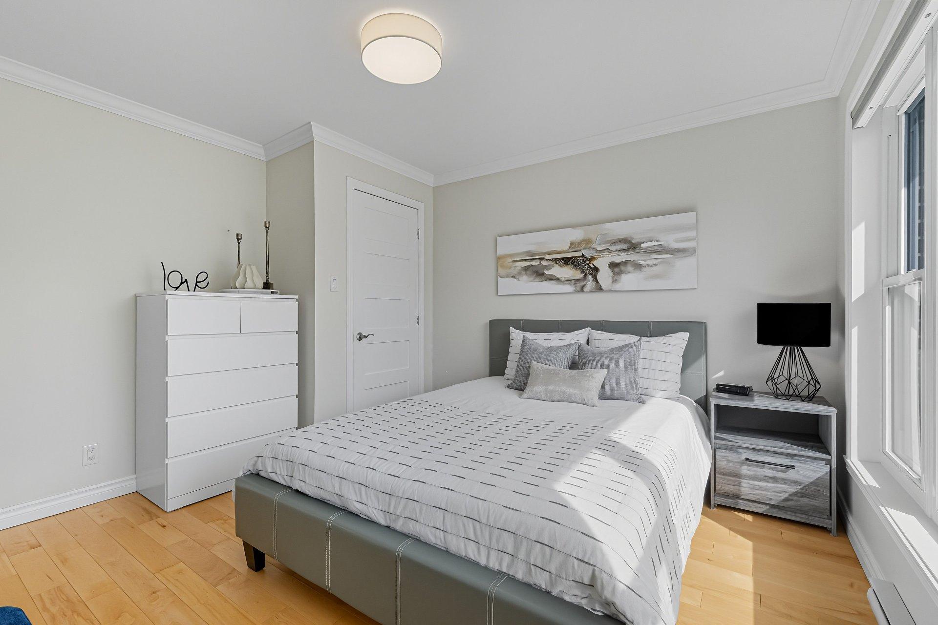 









384


Rue Bégin

,
Granby,




QC
J2G5P8

