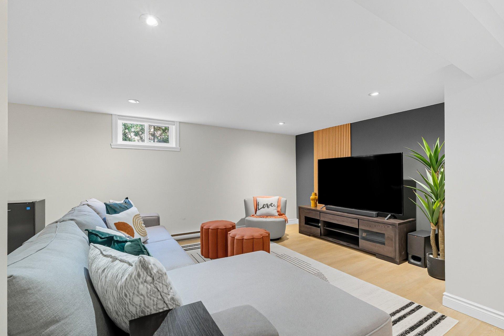 









384


Rue Bégin

,
Granby,




QC
J2G5P8

