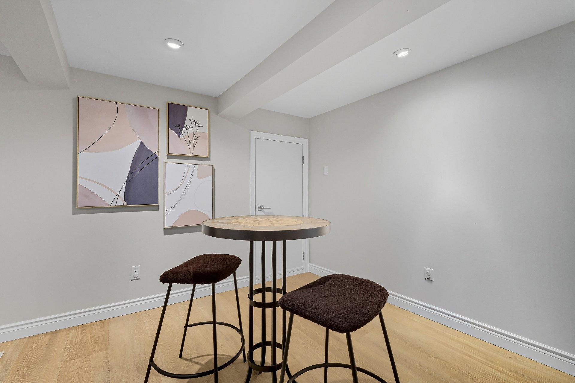 









384


Rue Bégin

,
Granby,




QC
J2G5P8


