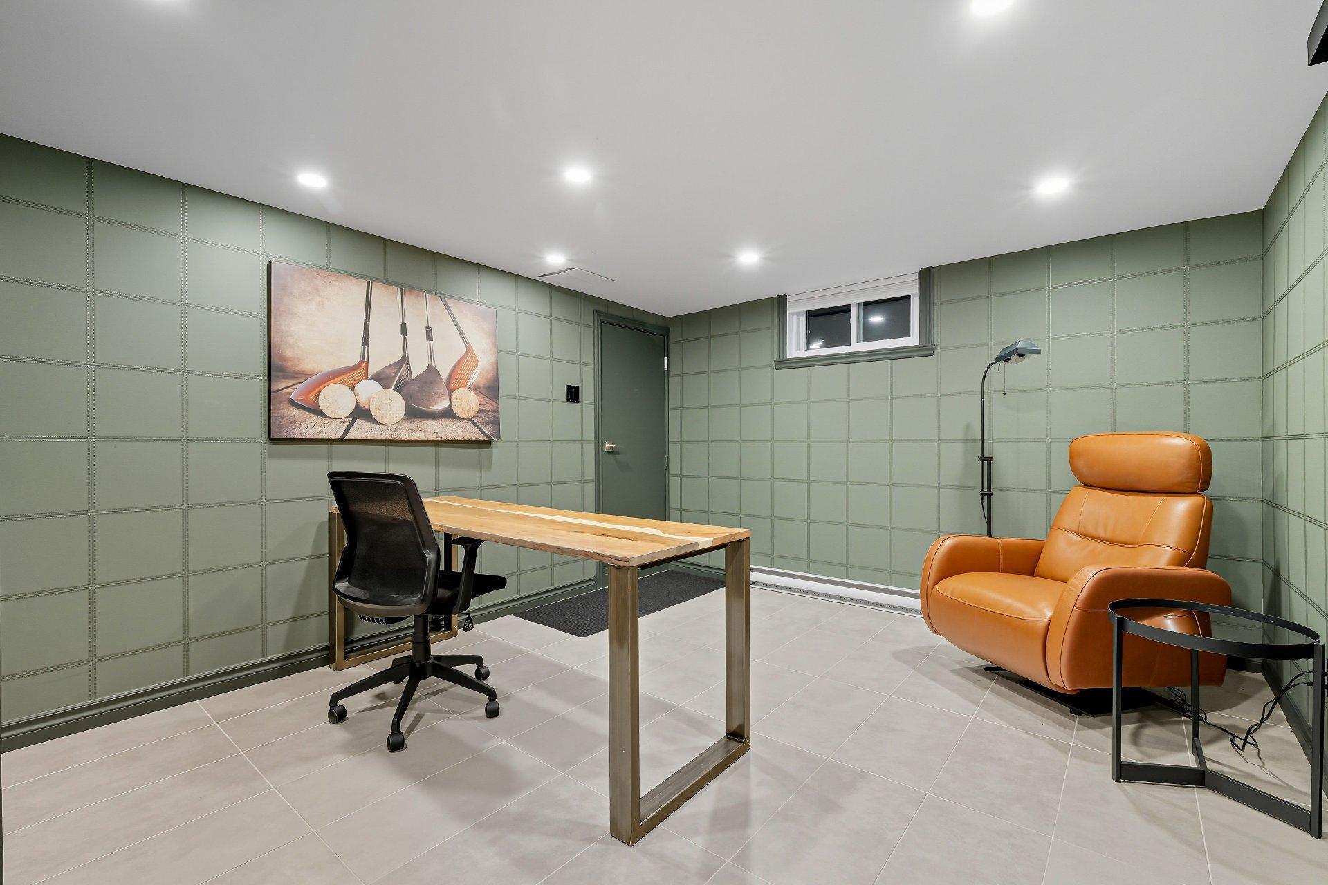 









384


Rue Bégin

,
Granby,




QC
J2G5P8

