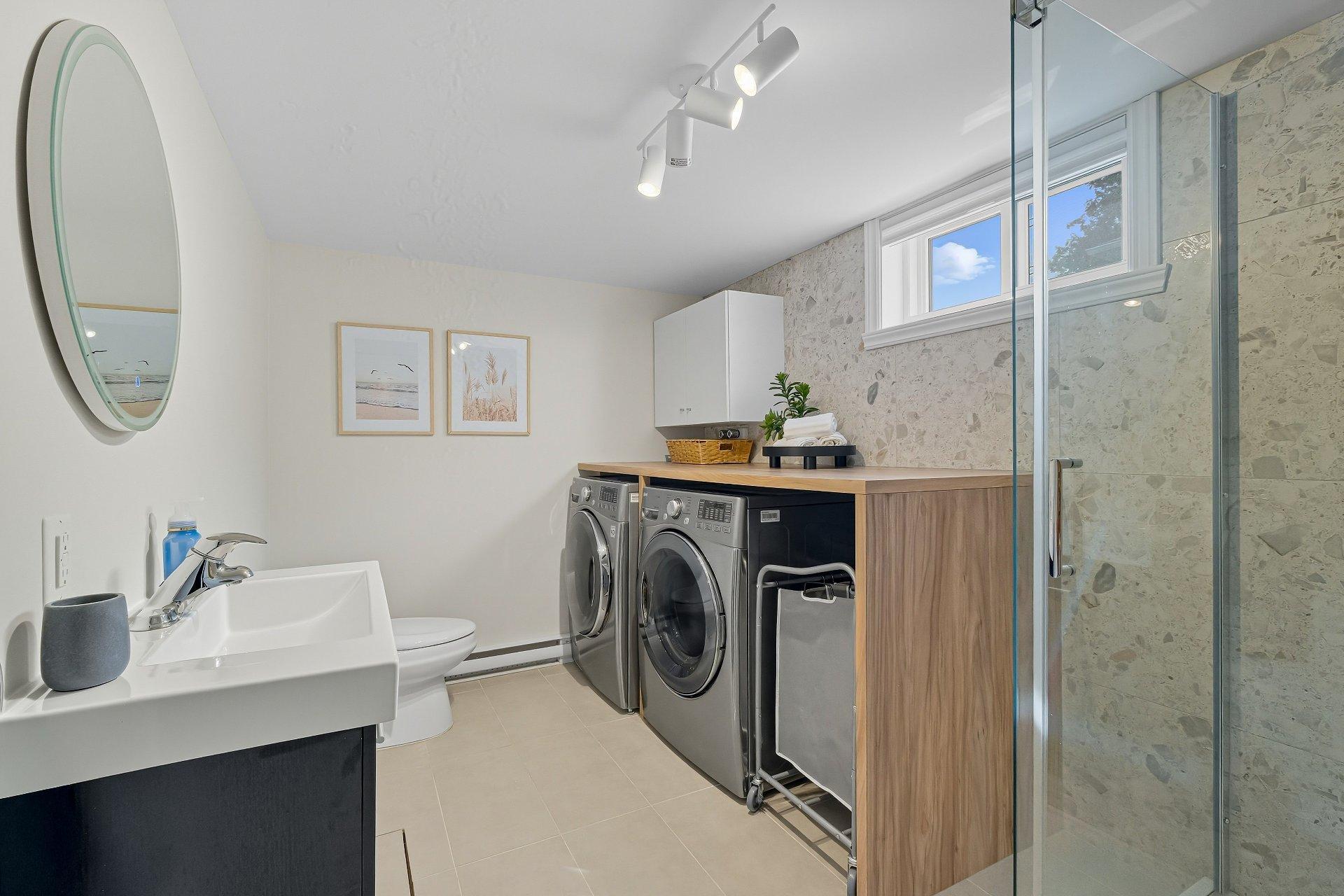 









384


Rue Bégin

,
Granby,




QC
J2G5P8

