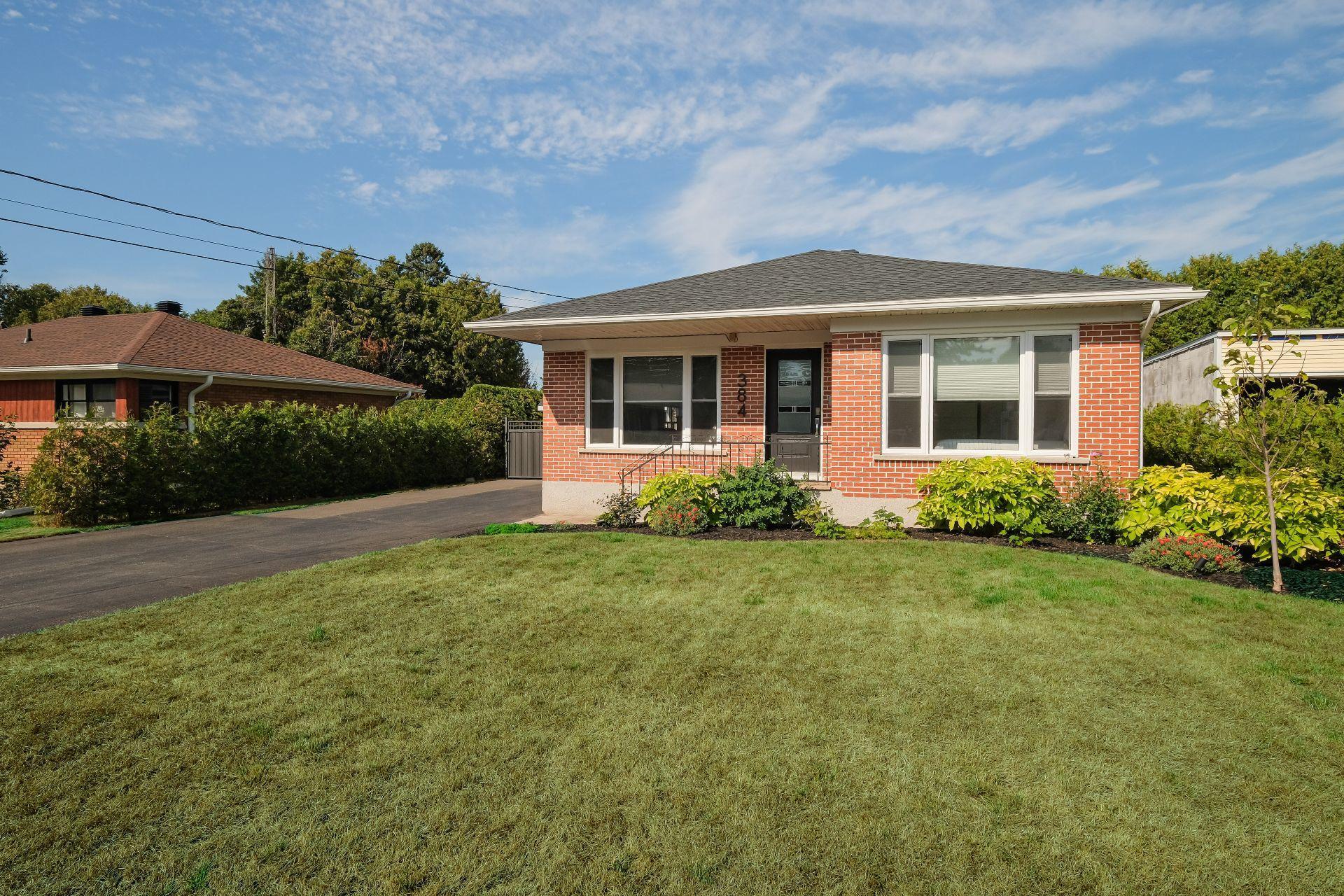 









384


Rue Bégin

,
Granby,




QC
J2G5P8

