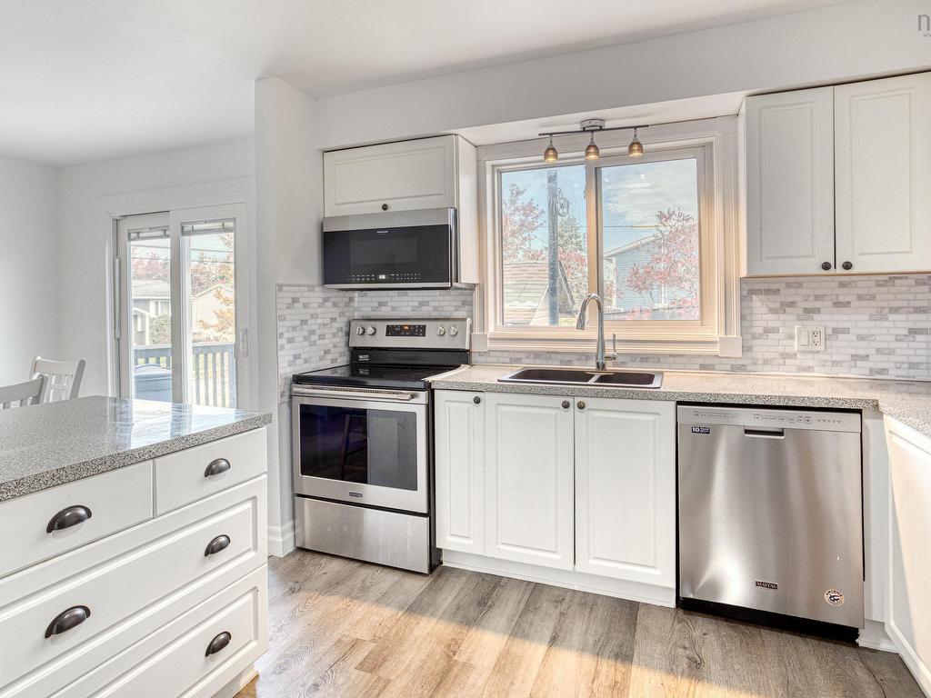 












91 Inglewood Crescent

,
Cole Harbour,




NS
B2W 5W5

