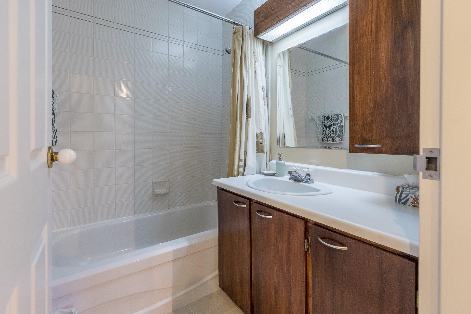 









556


Ch. Réal

, 309,
Sutton,




QC
J0E2K0

