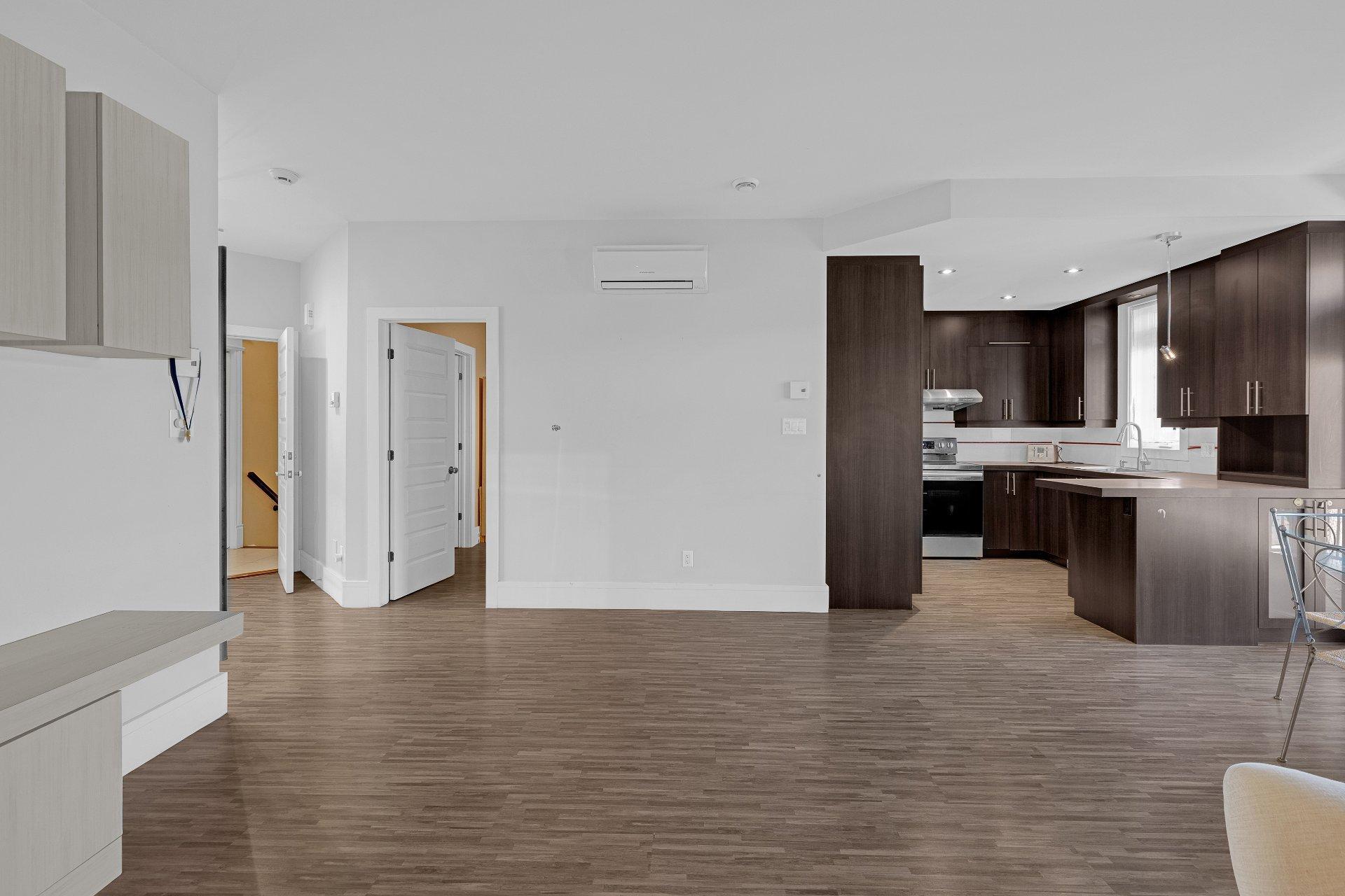 









5


Rue des Ancolies

,
Blainville,




QC
J7C6A9

