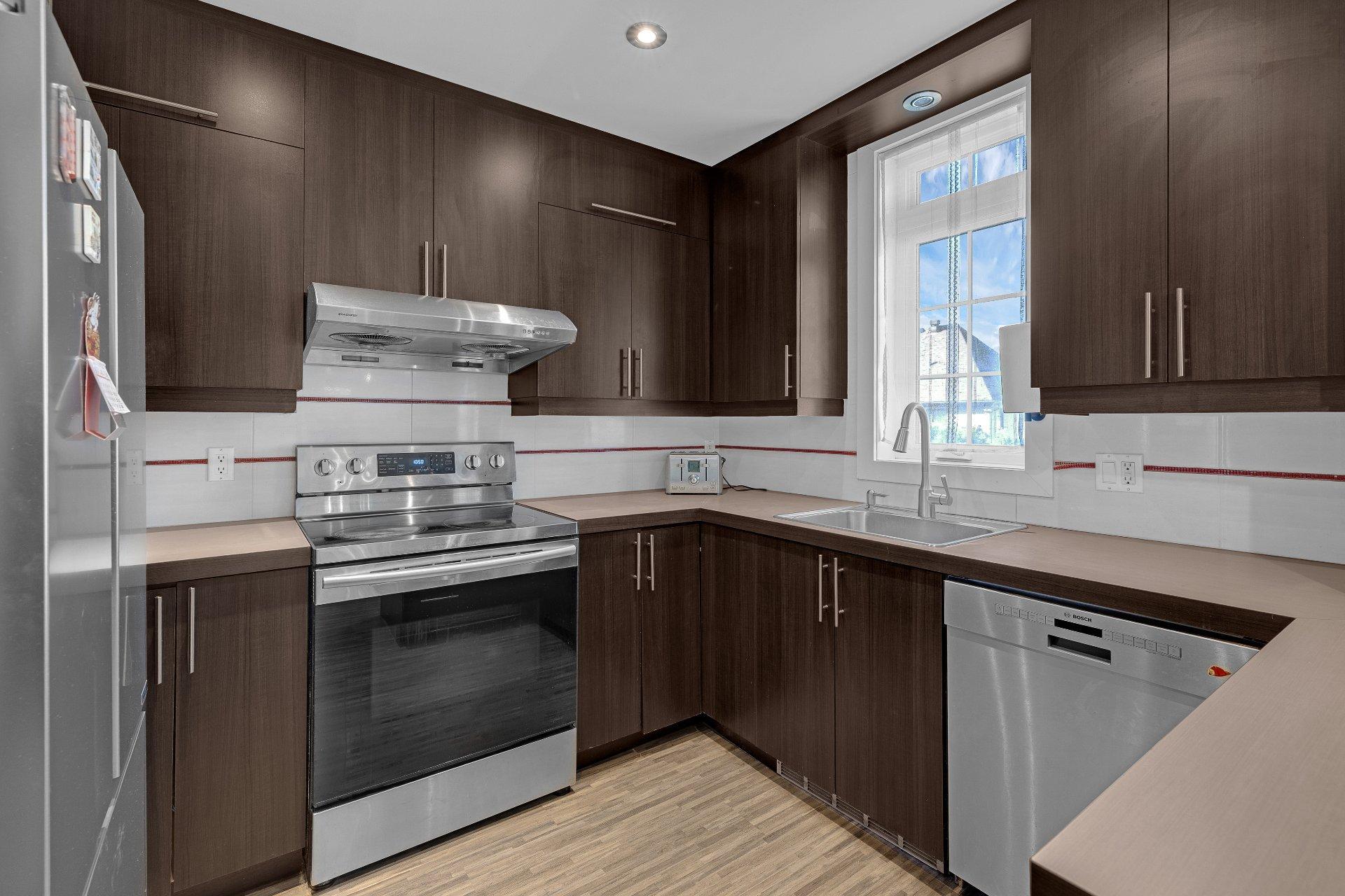 









5


Rue des Ancolies

,
Blainville,




QC
J7C6A9

