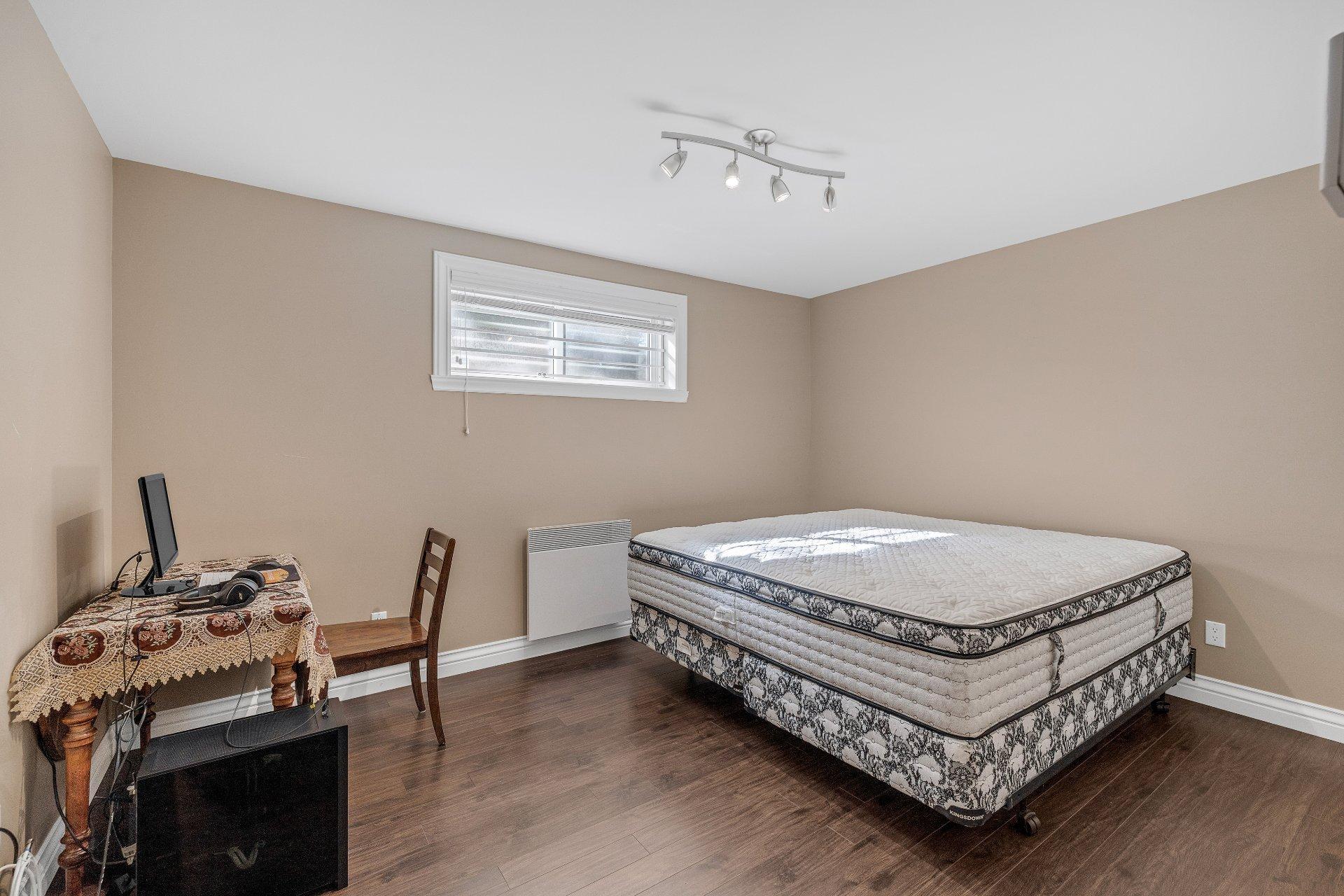 









5


Rue des Ancolies

,
Blainville,




QC
J7C6A9

