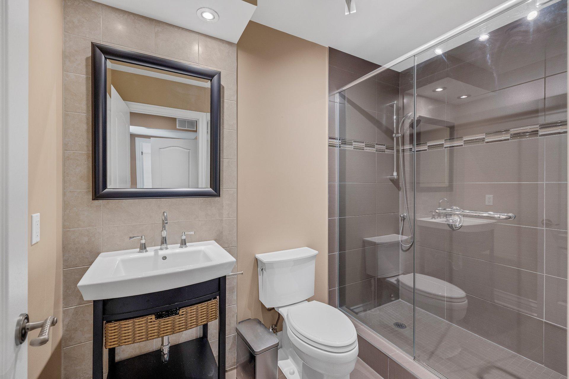 









5


Rue des Ancolies

,
Blainville,




QC
J7C6A9

