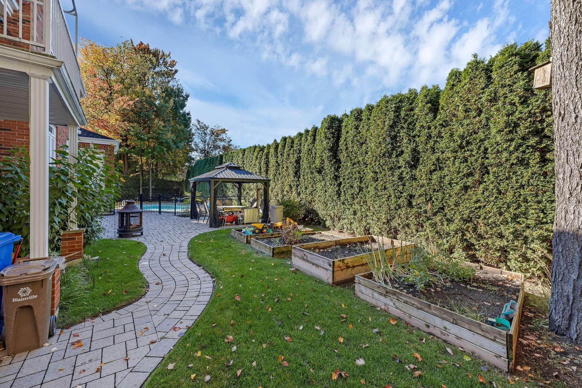 









5


Rue des Ancolies

,
Blainville,




QC
J7C6A9

