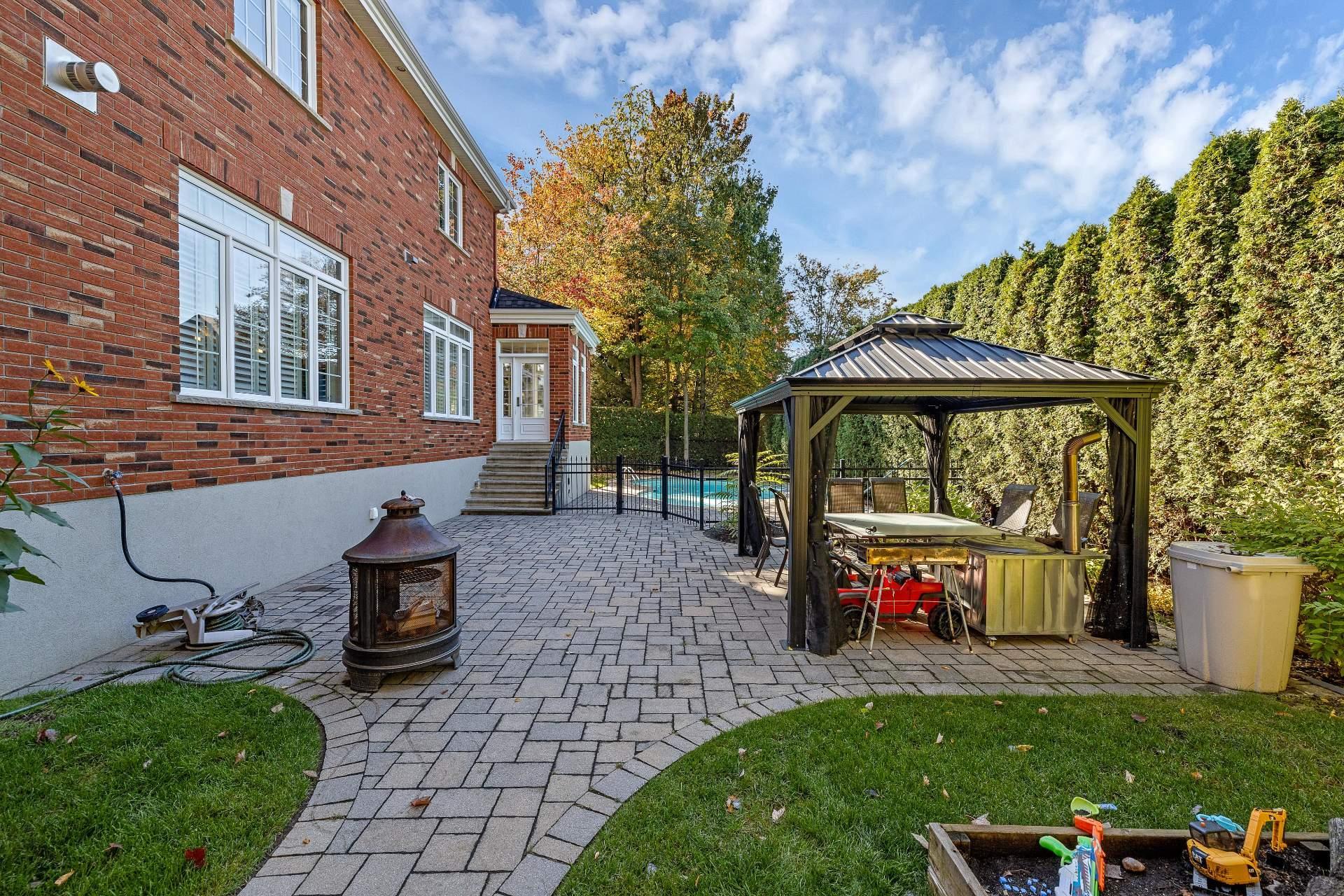 









5


Rue des Ancolies

,
Blainville,




QC
J7C6A9

