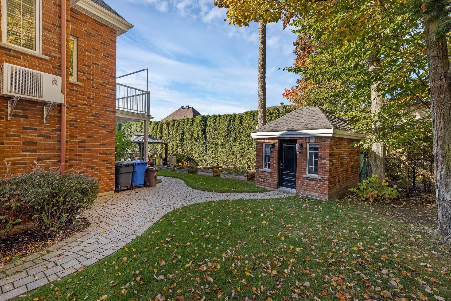 









5


Rue des Ancolies

,
Blainville,




QC
J7C6A9

