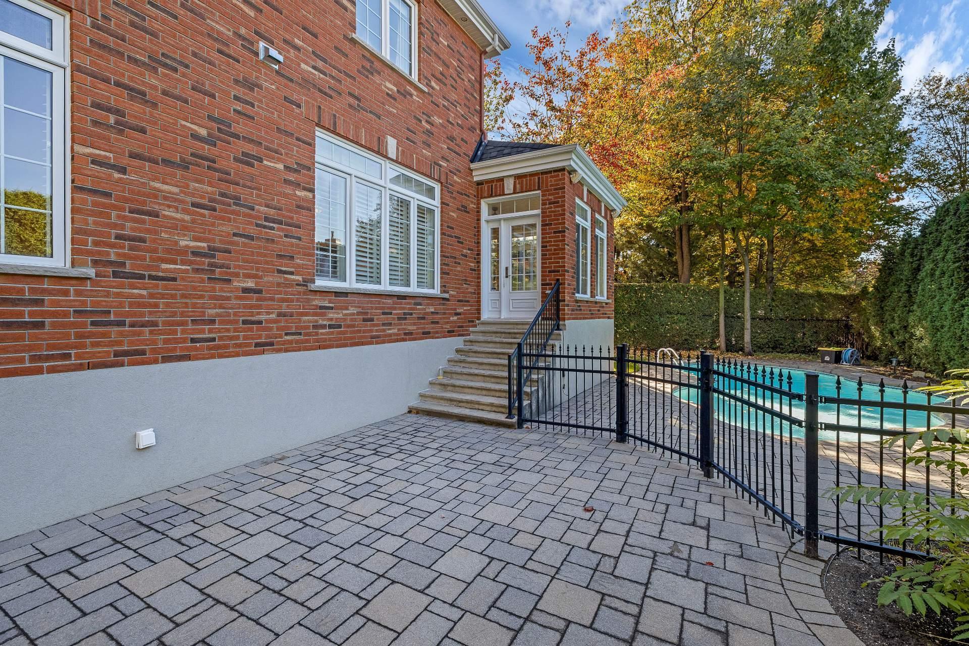 









5


Rue des Ancolies

,
Blainville,




QC
J7C6A9

