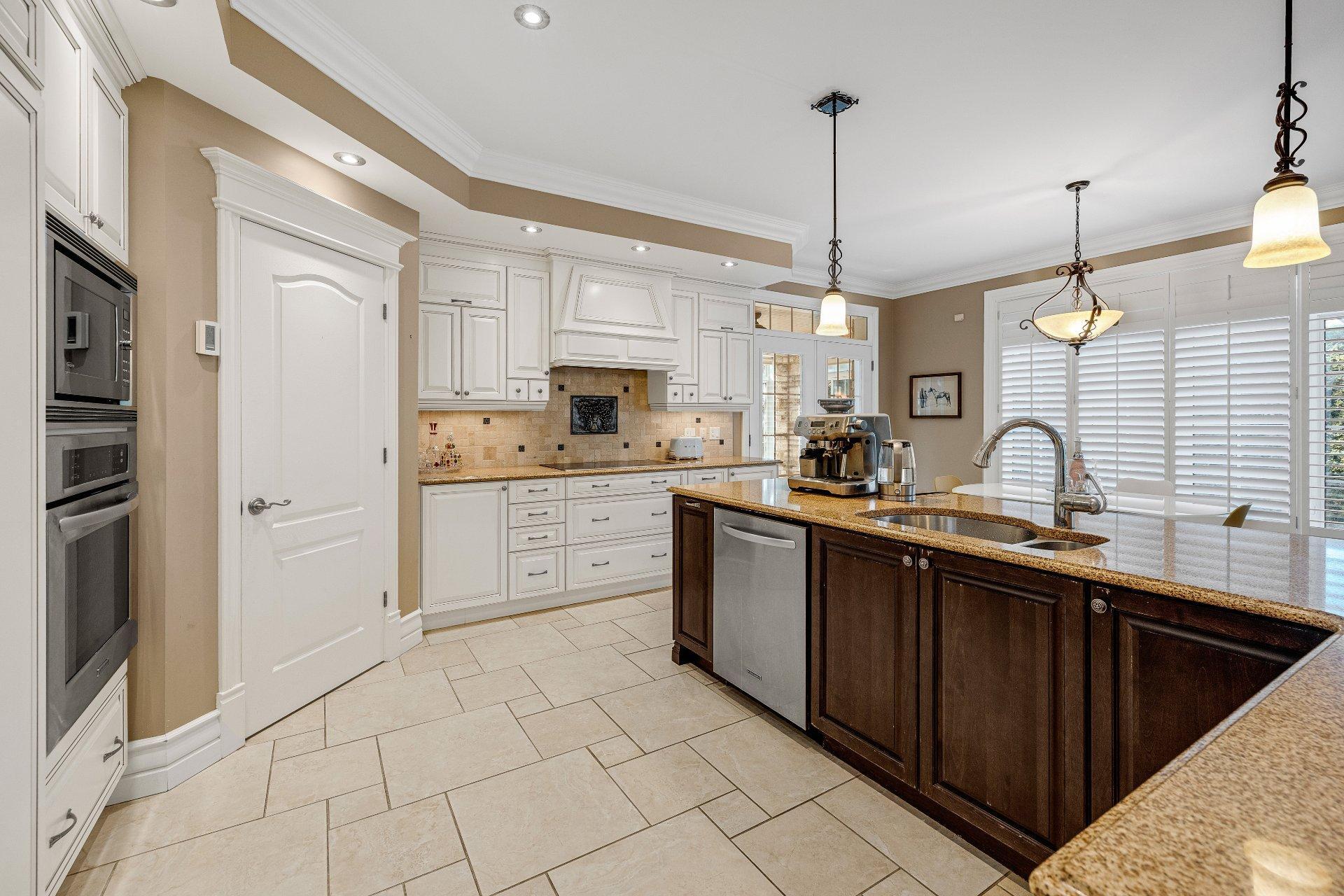 









5


Rue des Ancolies

,
Blainville,




QC
J7C6A9

