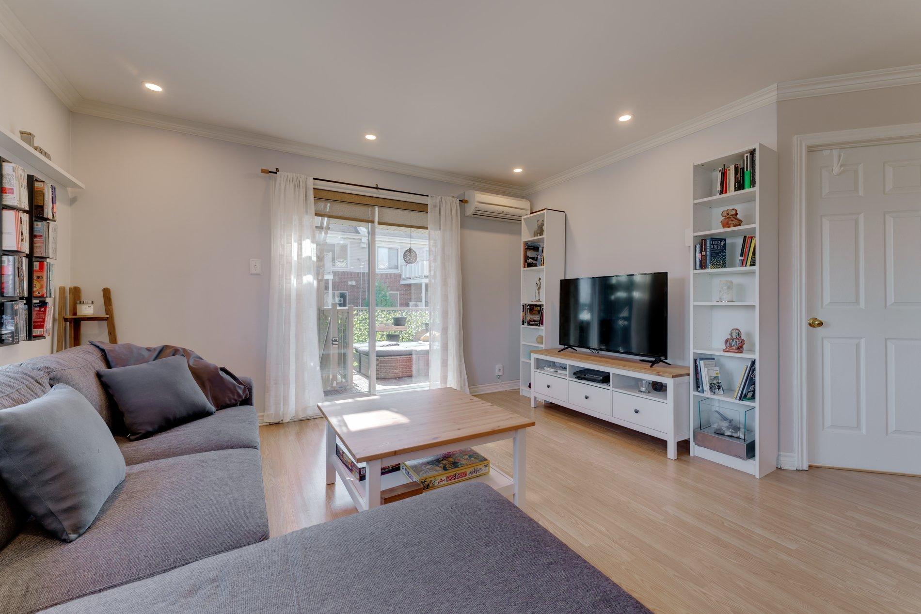 









4112


Boul. Gareau

,
Longueuil (Saint-Hubert),




QC
J3Y0G1


