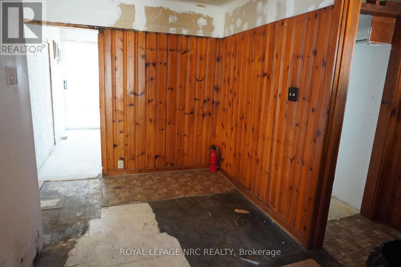 












212 LINCOLN ROAD W

,
Fort Erie (Crystal Beach),




Ontario
L0S1B0

