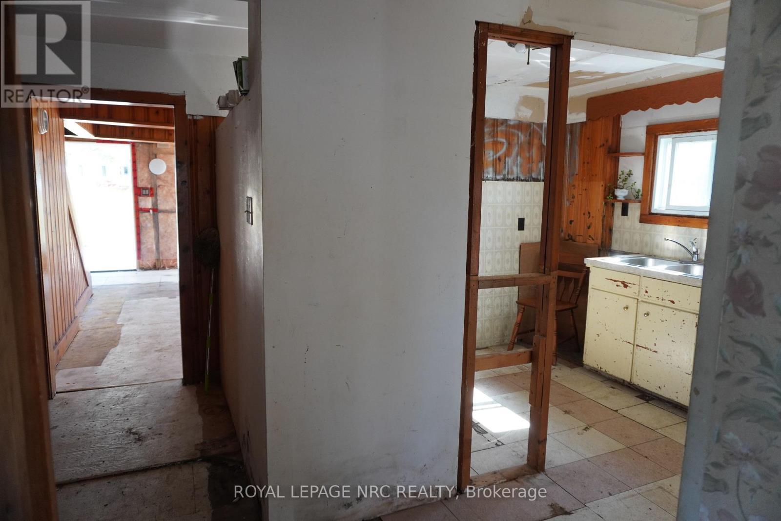 












212 LINCOLN ROAD W

,
Fort Erie (Crystal Beach),




Ontario
L0S1B0

