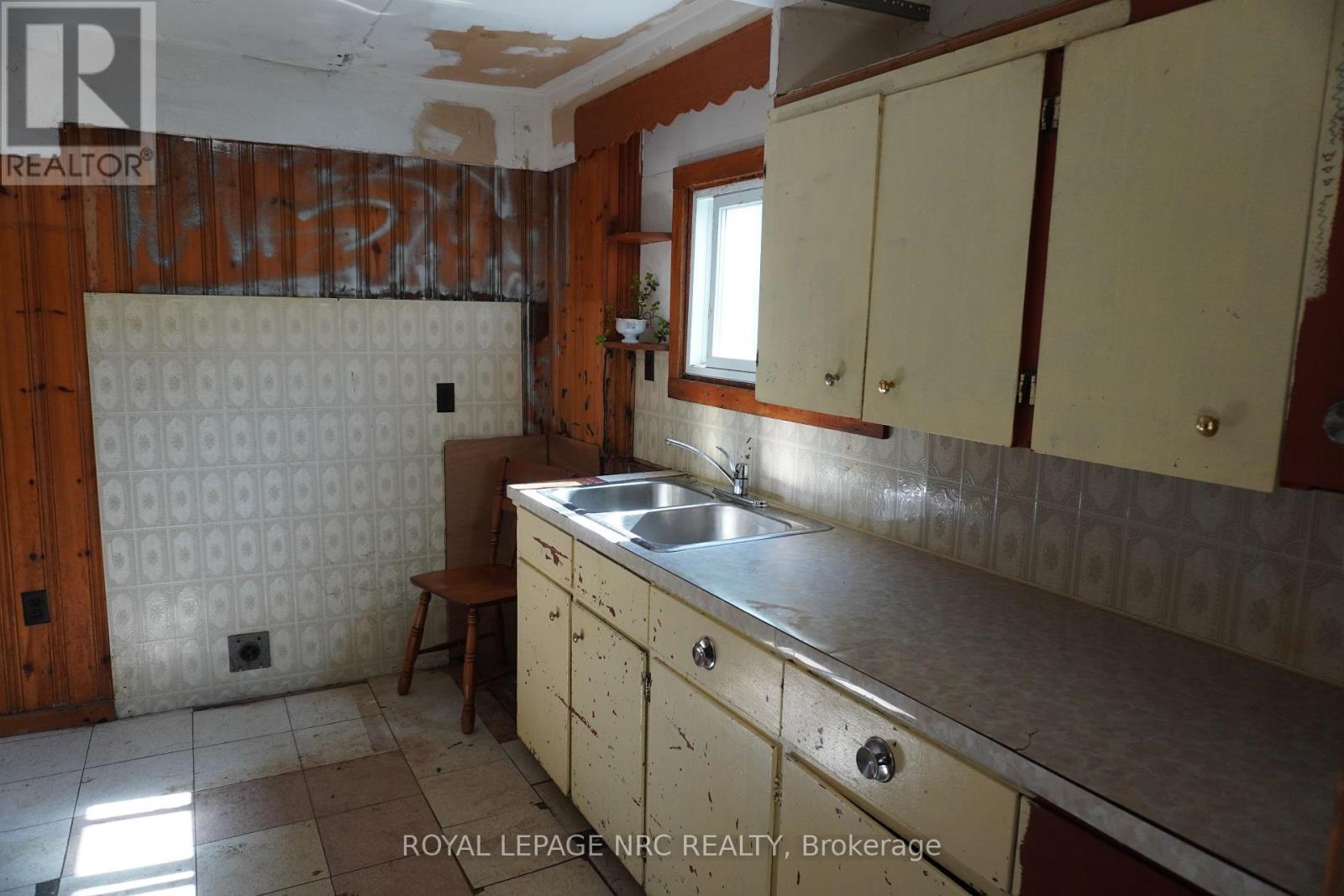 












212 LINCOLN ROAD W

,
Fort Erie (Crystal Beach),




Ontario
L0S1B0

