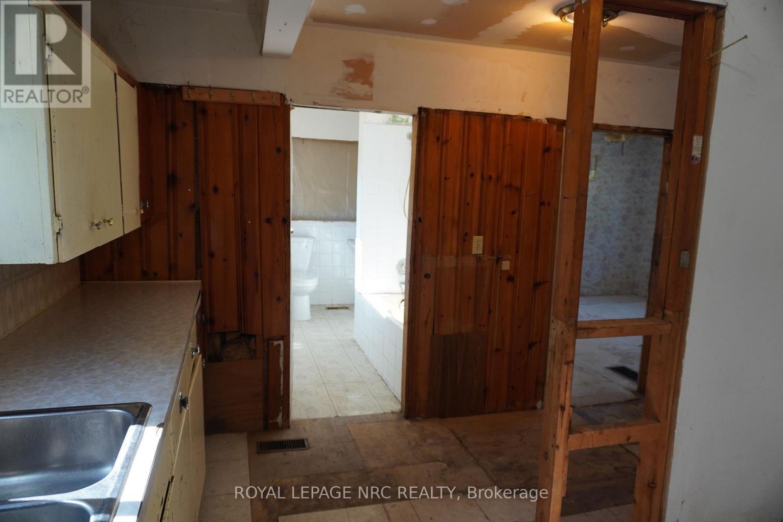 












212 LINCOLN ROAD W

,
Fort Erie (Crystal Beach),




Ontario
L0S1B0

