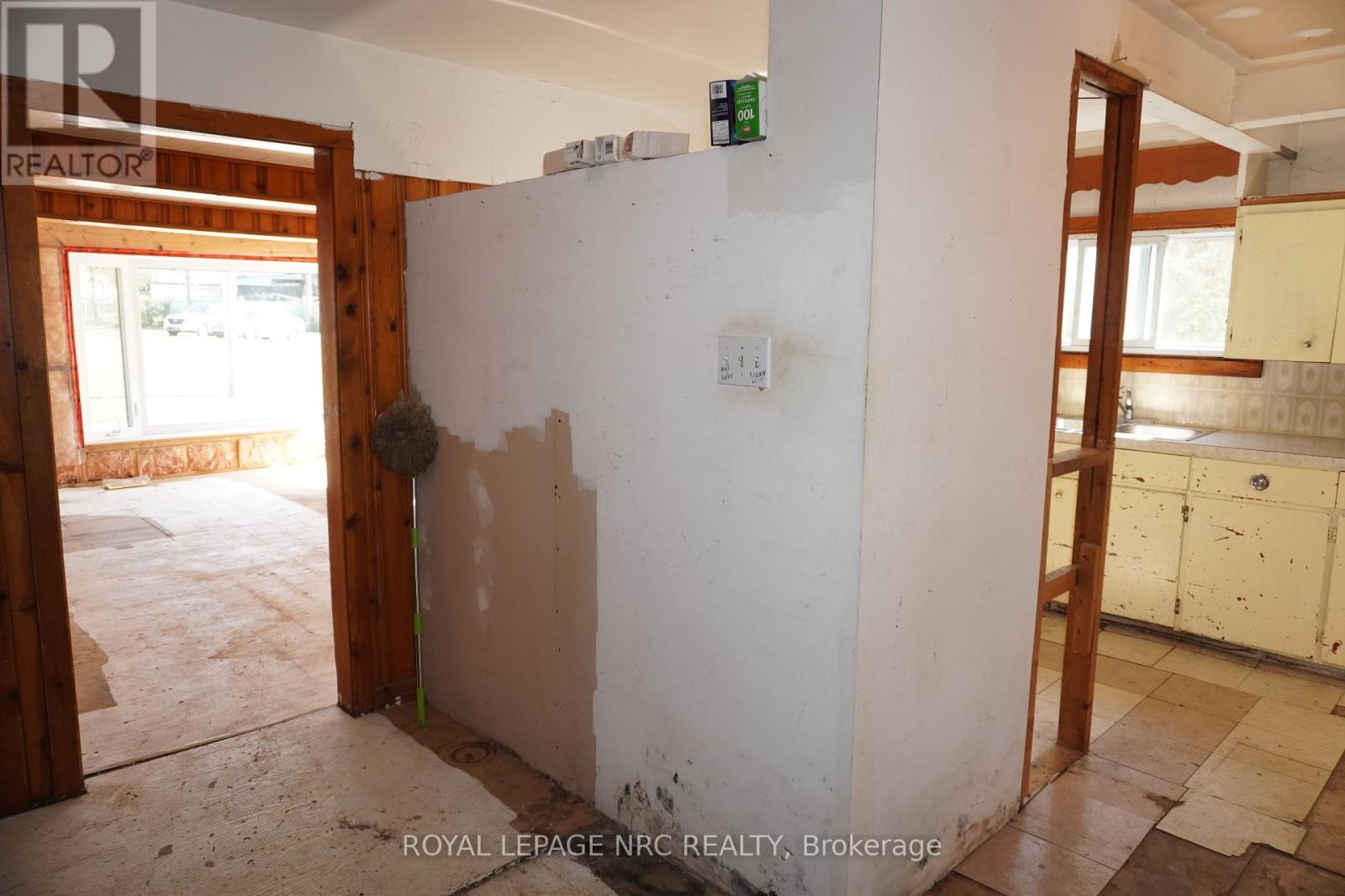 












212 LINCOLN ROAD W

,
Fort Erie (Crystal Beach),




Ontario
L0S1B0

