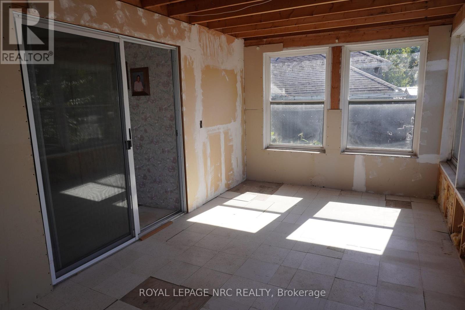 












212 LINCOLN ROAD W

,
Fort Erie (Crystal Beach),




Ontario
L0S1B0

