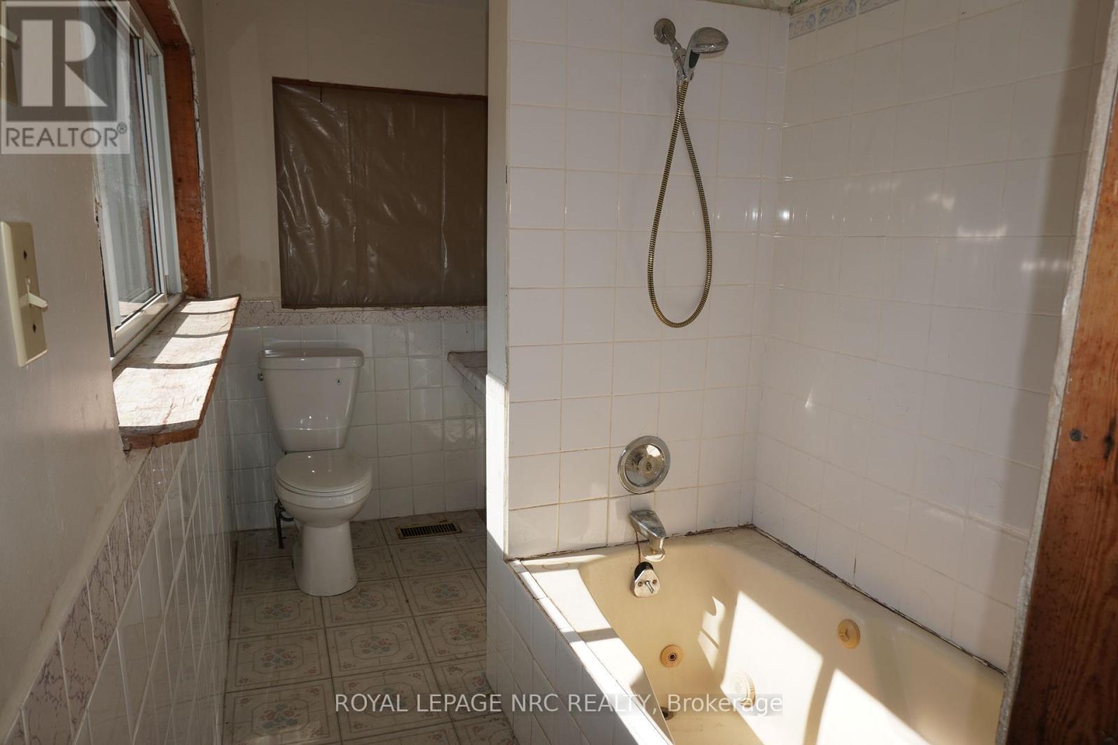 












212 LINCOLN ROAD W

,
Fort Erie (Crystal Beach),




Ontario
L0S1B0

