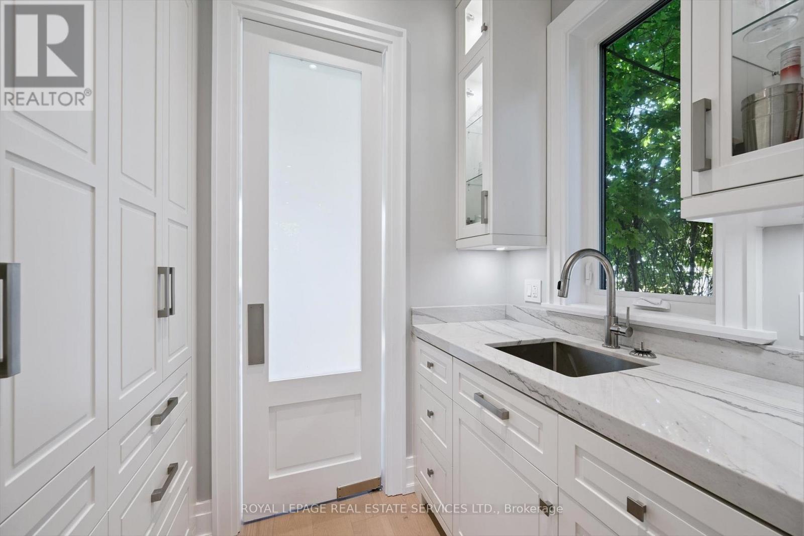 












14 WESTGLEN CRESCENT

,
Toronto,




Ontario
M9B4R1

