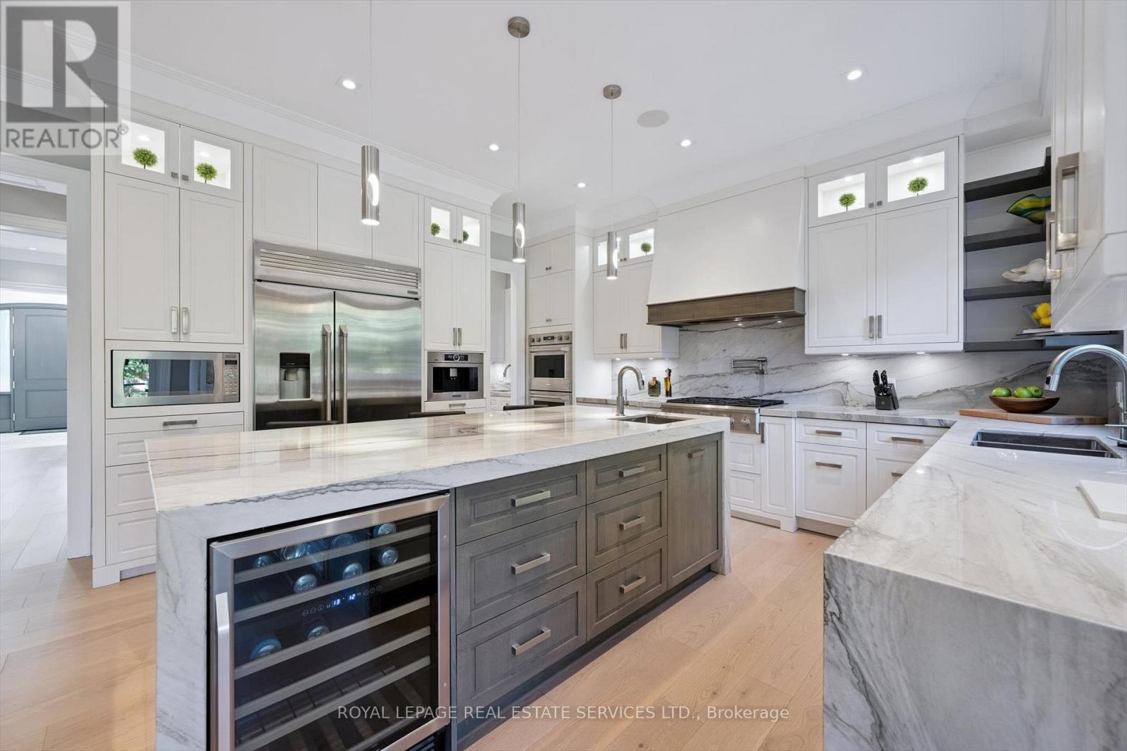 












14 WESTGLEN CRESCENT

,
Toronto,




Ontario
M9B4R1

