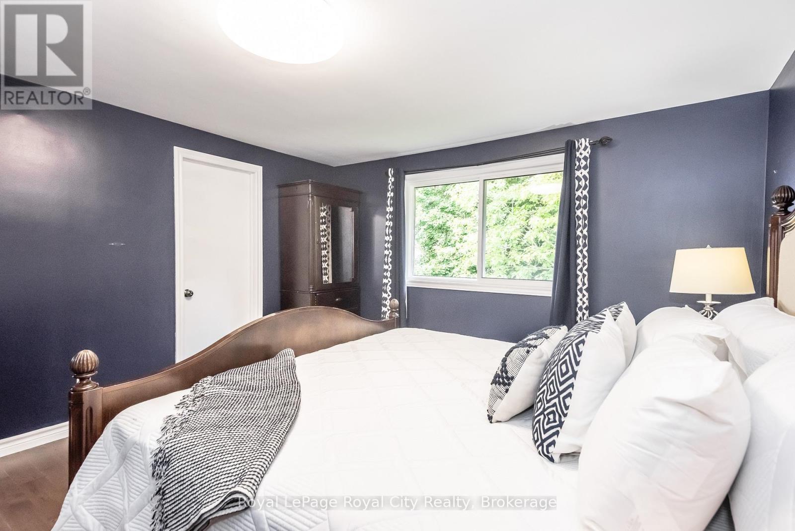 












236 IRONWOOD ROAD

,
Guelph (Kortright West),




Ontario
N1G3G1

