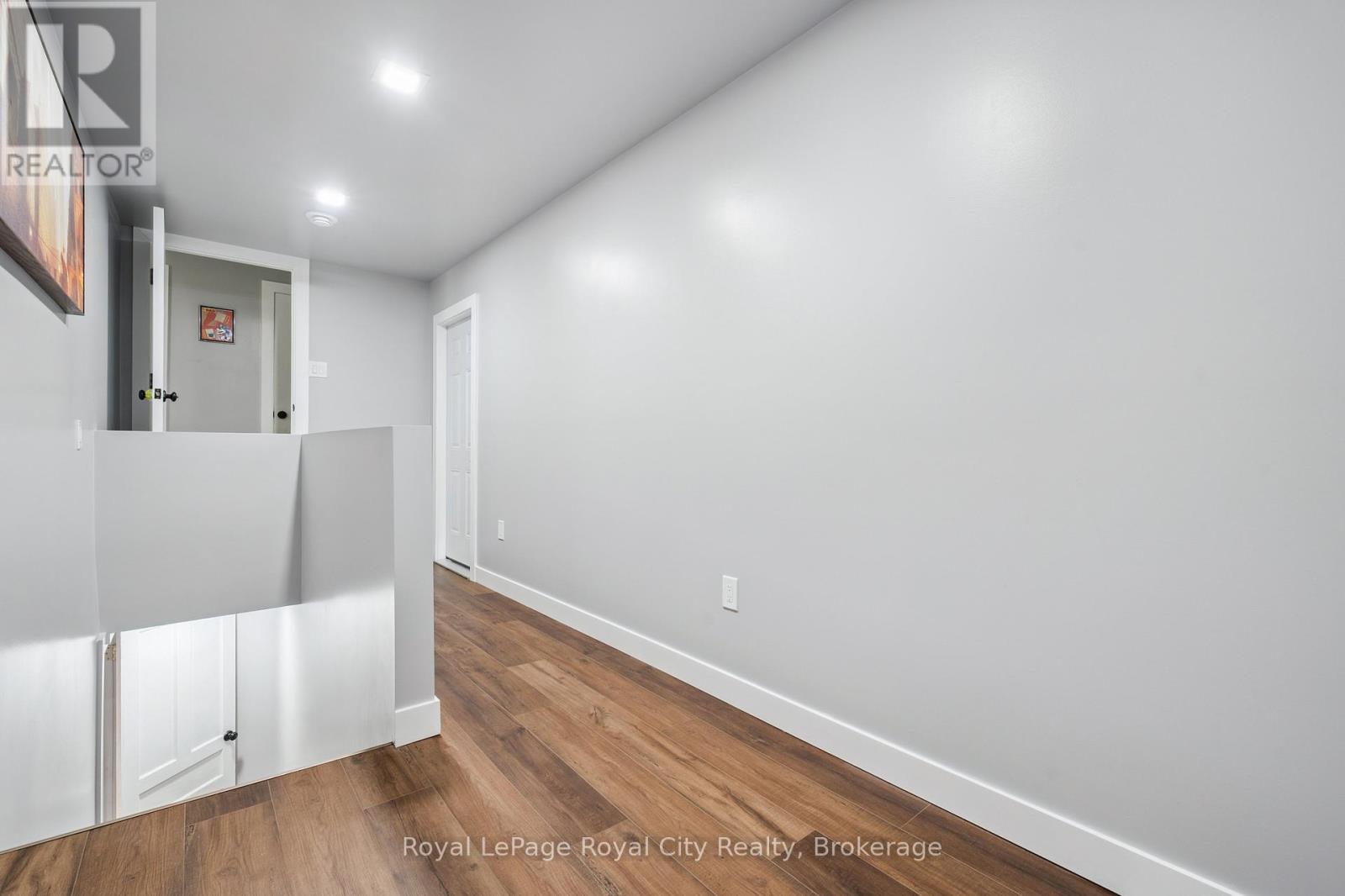 












236 IRONWOOD ROAD

,
Guelph (Kortright West),




Ontario
N1G3G1

