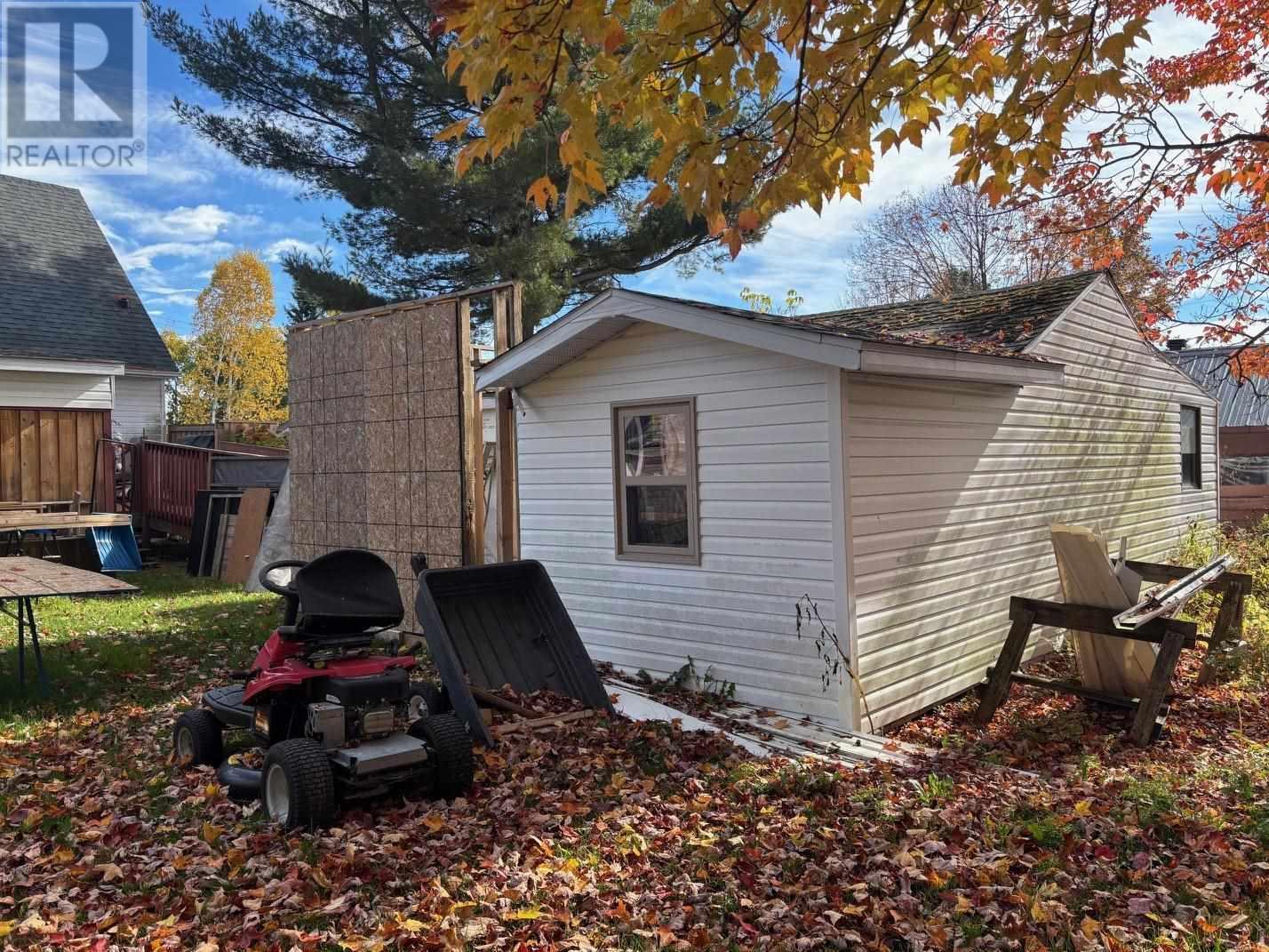 












14 Cutler AVE

,
Spanish,




Ontario
P0P2A0

