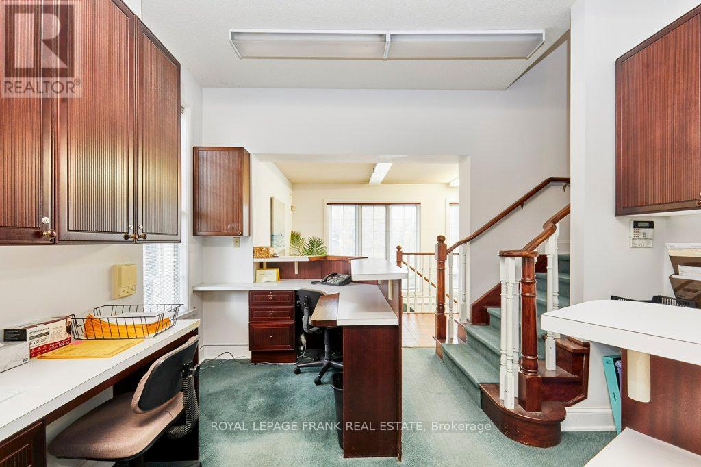 












215 SIMCOE STREET N

,
Oshawa (O'Neill),




Ontario
L1G4T1

