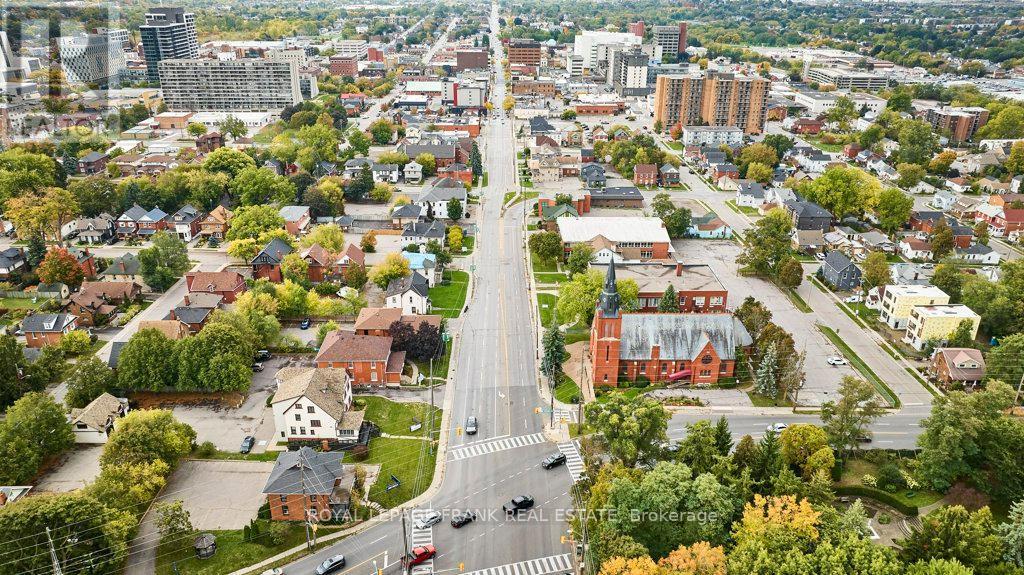 












215 SIMCOE STREET N

,
Oshawa (O'Neill),




Ontario
L1G4T1

